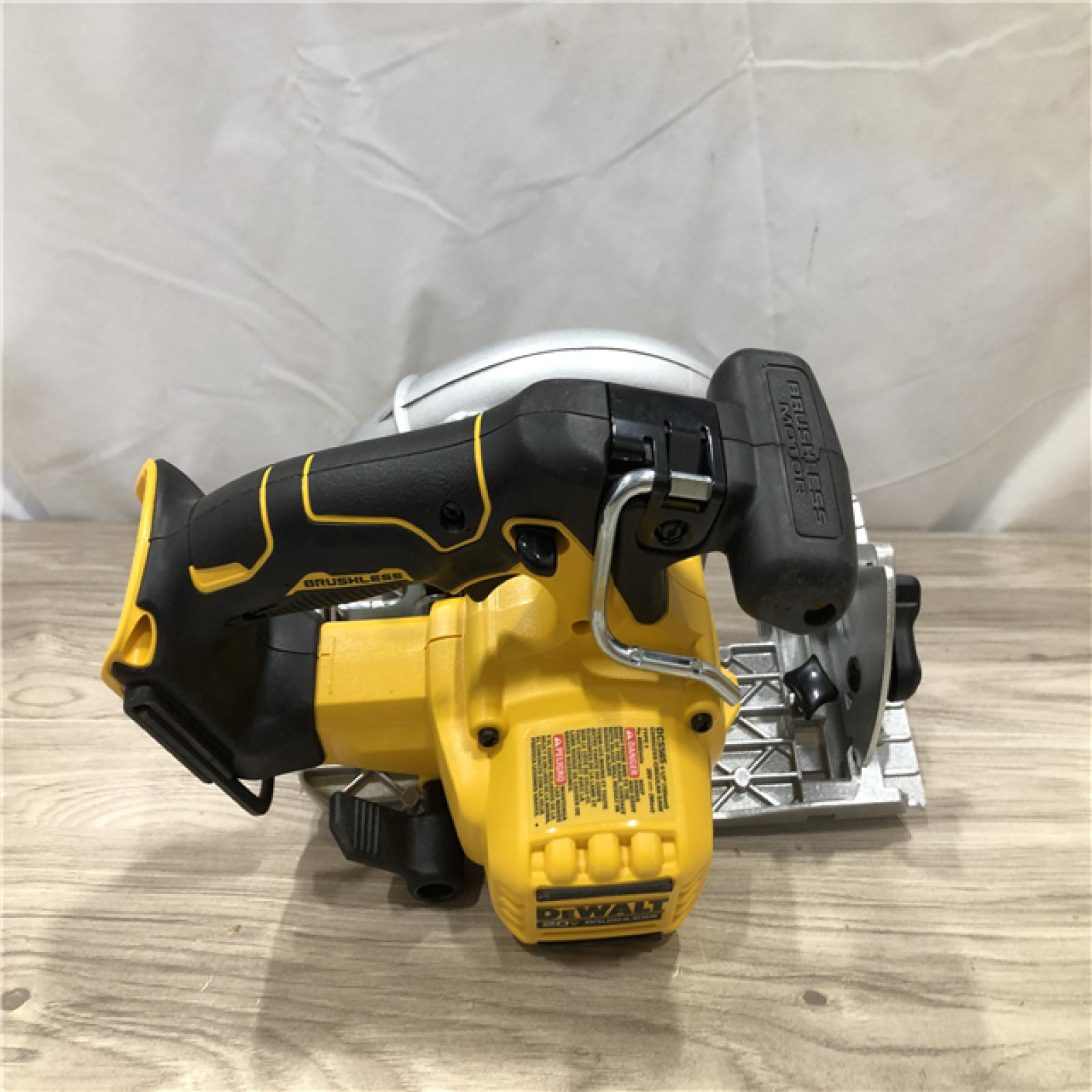 AS-IS DEWALT 20V MAX Cordless 6-1/2 in. Sidewinder Style Circular Saw (Tool Only)