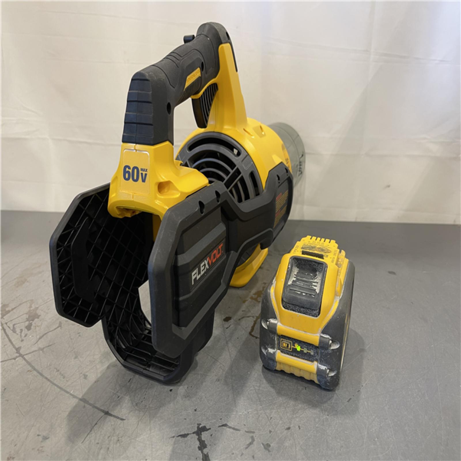 AS-IS - DeWalt FLEXVOLT 60V MAX 125 MPH 600 CFM Brushless Cordless Battery Powered Blower Kit