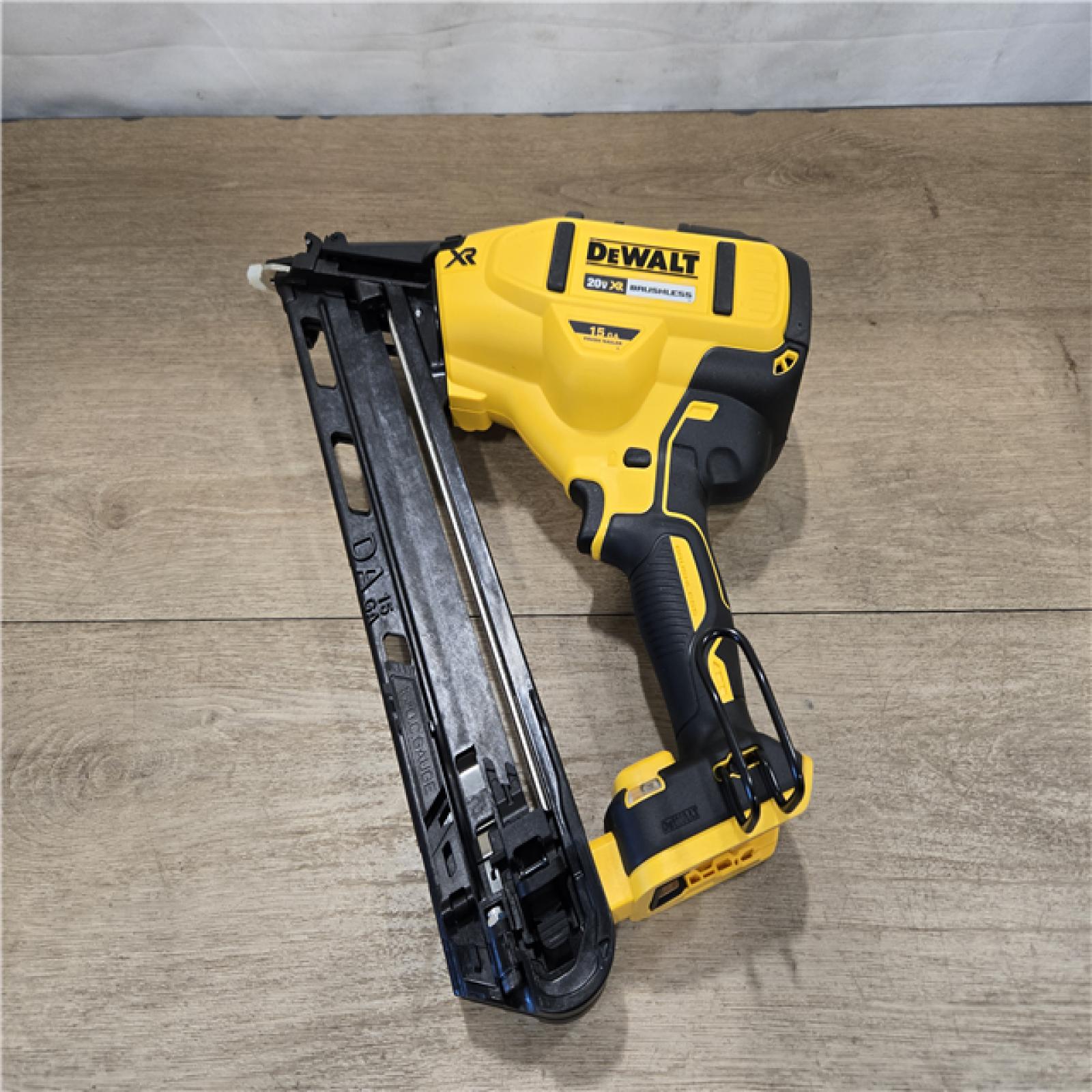 AS-IS DEWALT 20V MAX XR Cordless 2-1/2 in. 15-Gauge Finish Nailer Kit