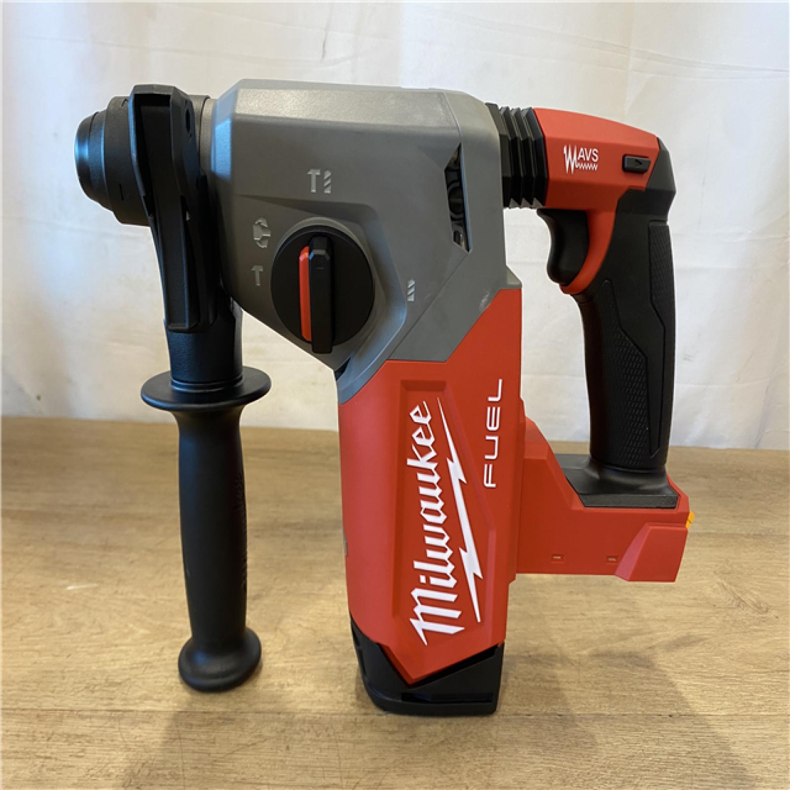 AS-IS Milwaukee FUEL 18V Lithium-Ion Brushless 1 in. Cordless SDS-Plus Rotary Hammer Kit