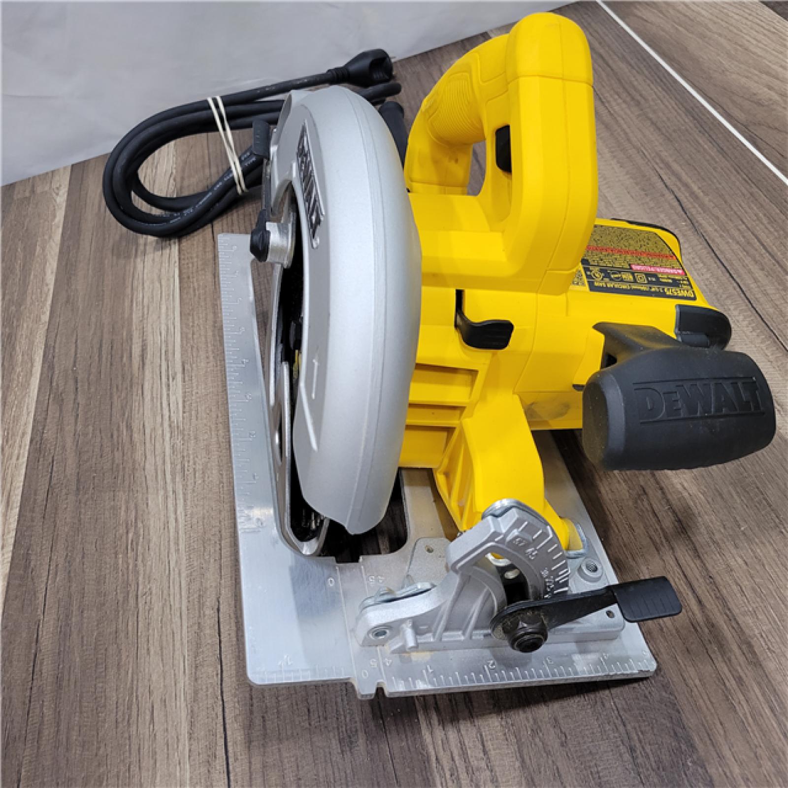Good  15 Amp Corded 7-1/4 in. Lightweight Circular Saw