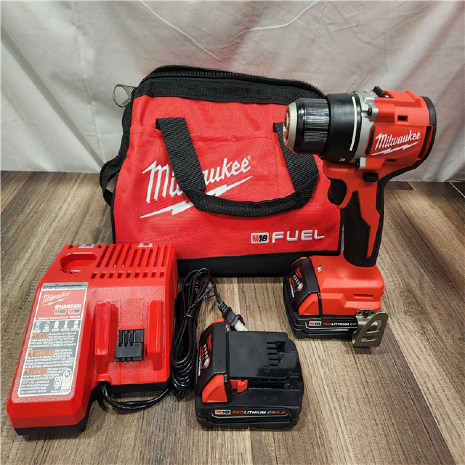 AS-IS- Milwaukee M18 18V Drill/Driver Kit