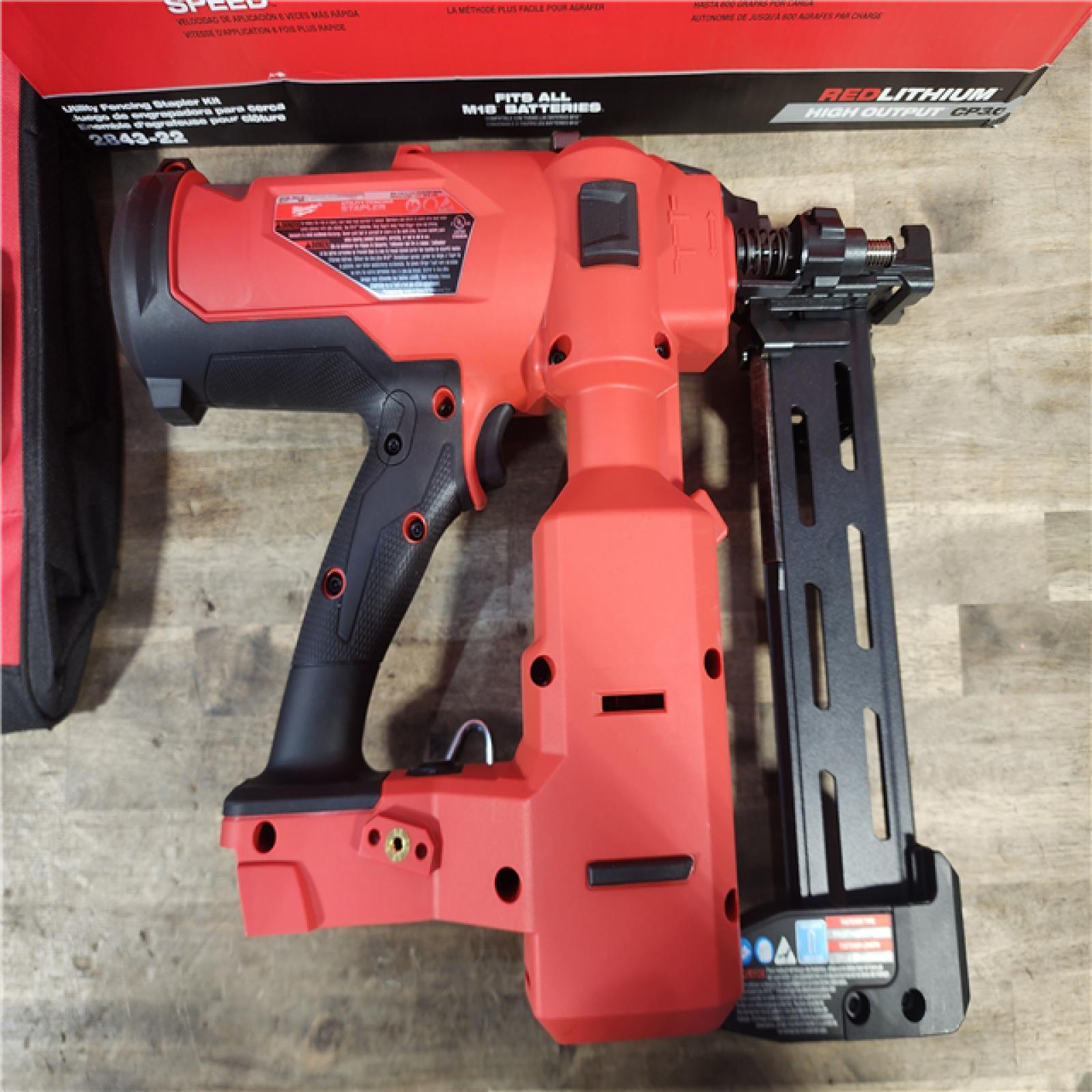 HOUSTON LOCATION - AS-IS (APPEARS LIKE NEW) M18 FUEL 18-Volt Lithium-Ion Brushless Cordless Utility Fencing Stapler Nailer Kit W/Two 3.0Ah Batteries, Charger & Bag