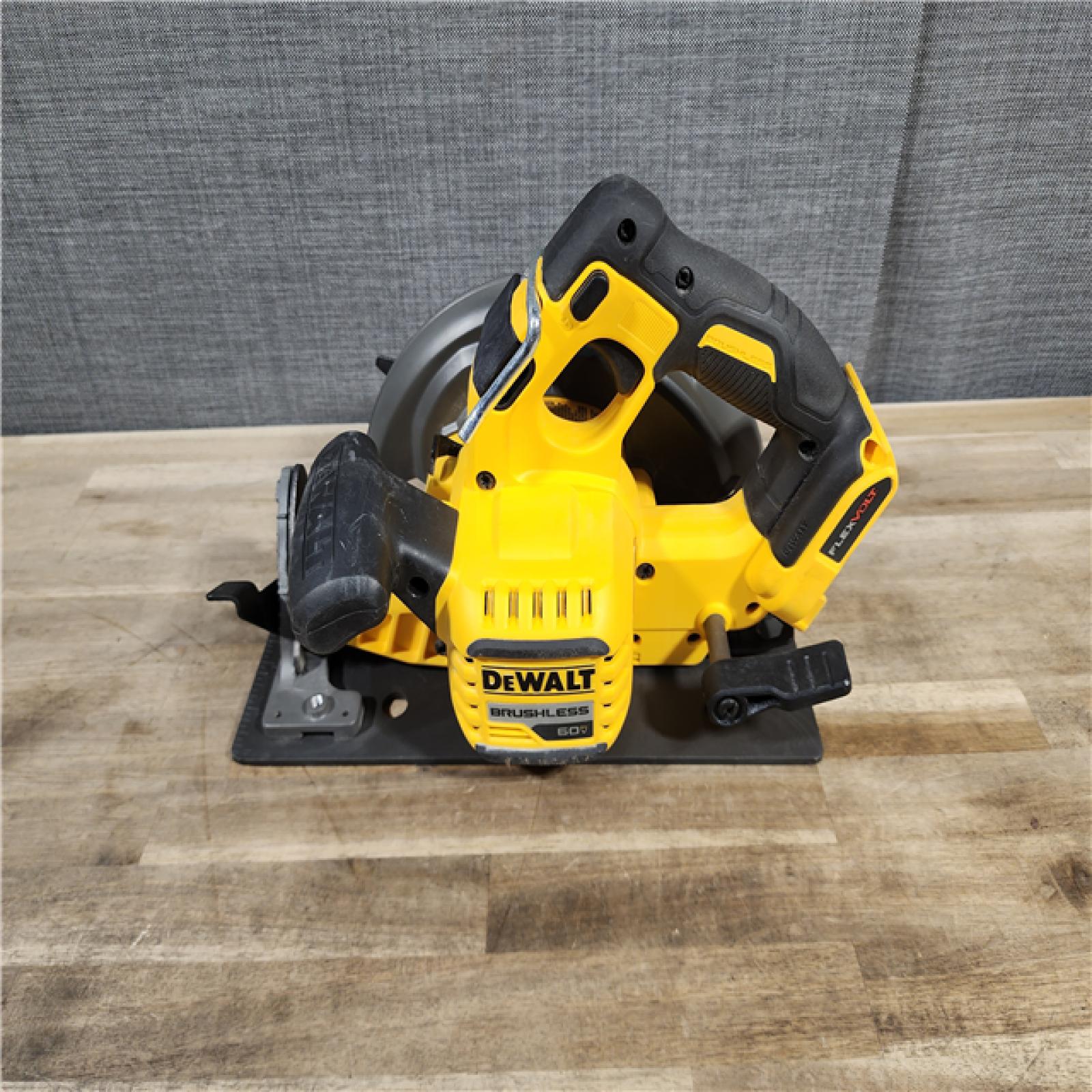 HOUSTON LOCATION - AS-IS DeWALT Flexvolt Max 7-1/4  60V Brushless Circular Saw DCS578B (Bare Tool)