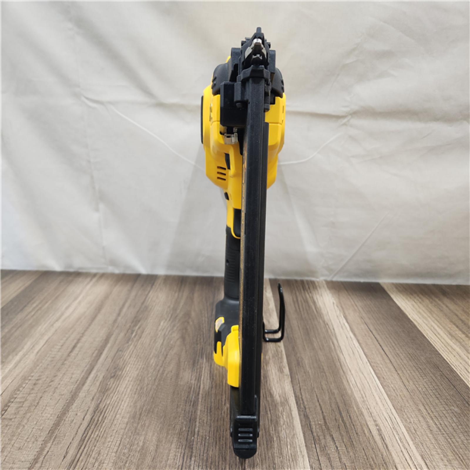 AS-IS- DeWalt 20V MAX XR Lithium-Ion Cordless 18-Gauge Brad Nailer (Tool Only)