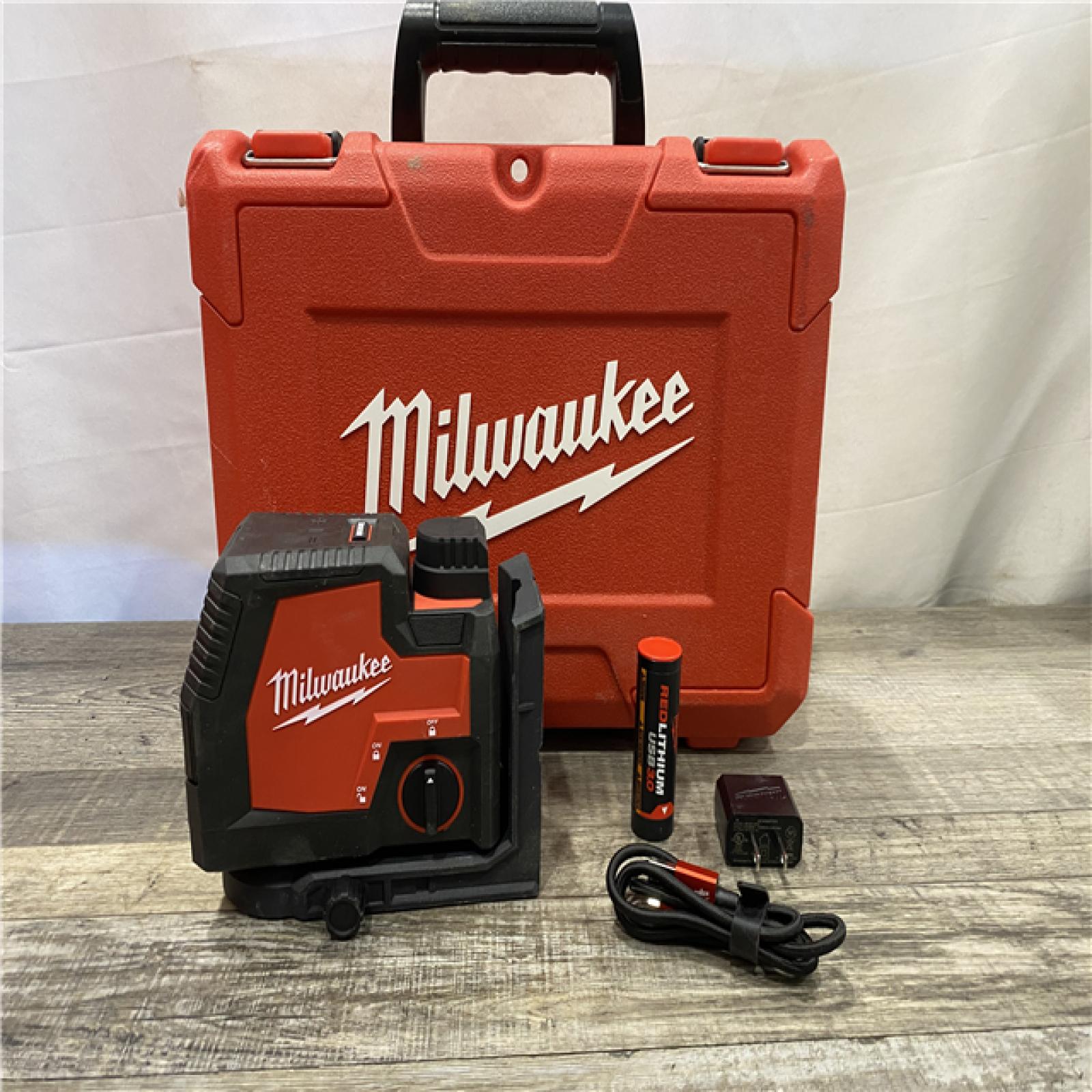 AS-IS Milwaukee 100 ft. REDLITHIUM Lithium-Ion USB Green Rechargeable Cross Line Laser Level Kit