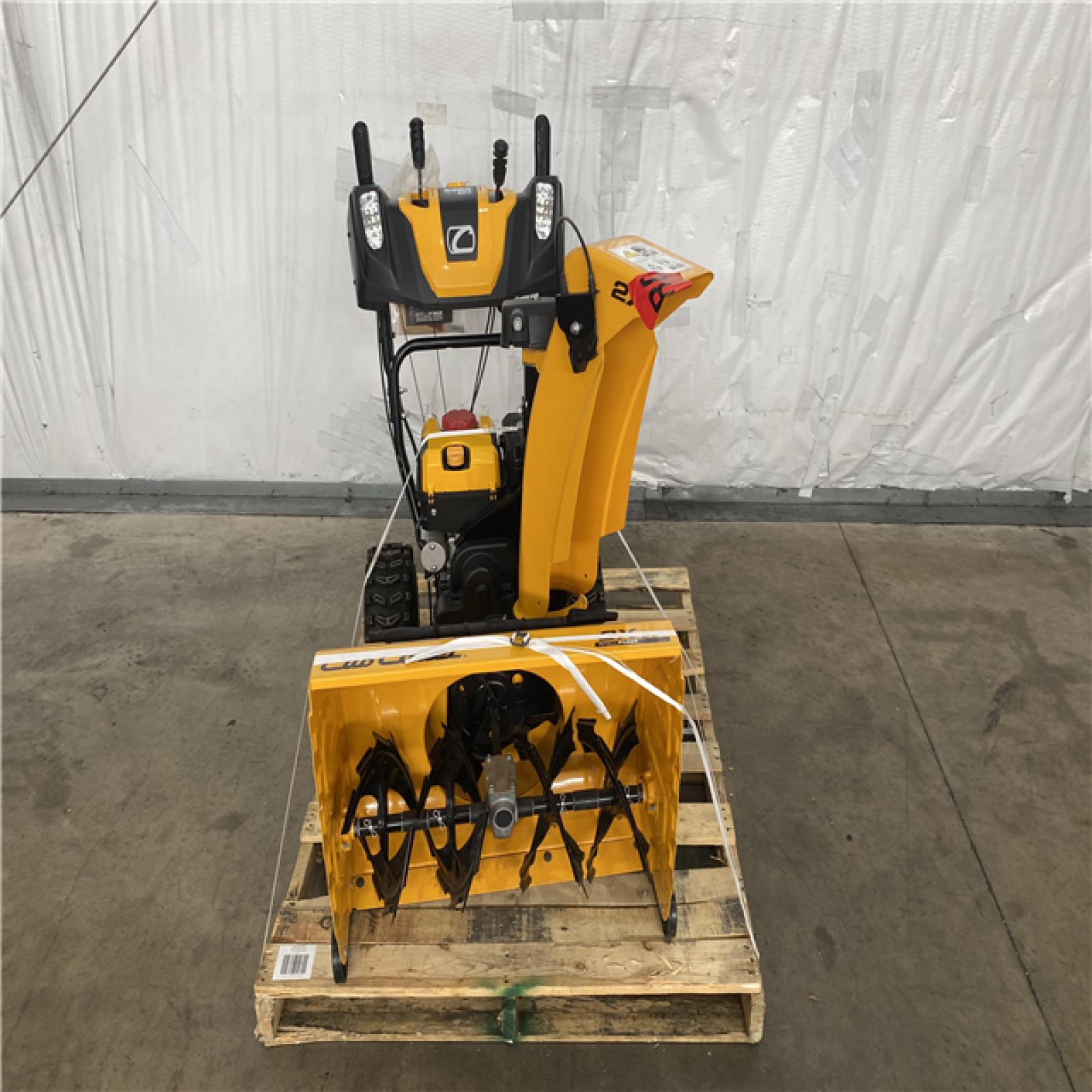 HOUSTON LOCATION - AS-IS CUB CADET 26 SNOW BLOWER