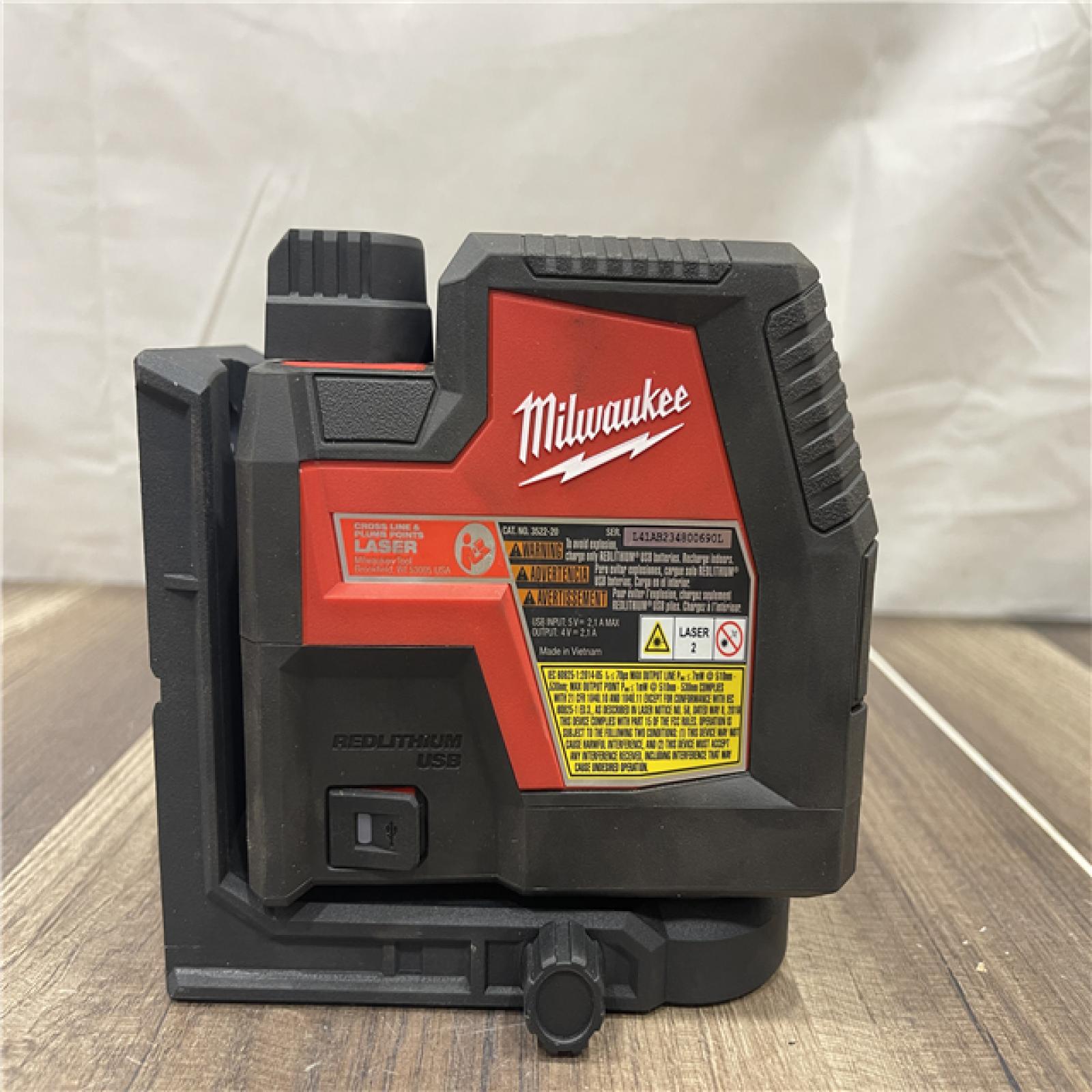 AS-IS- Milwaukee Green Beam Laser Cross Line Plumb Point Rechargeable USB Kit