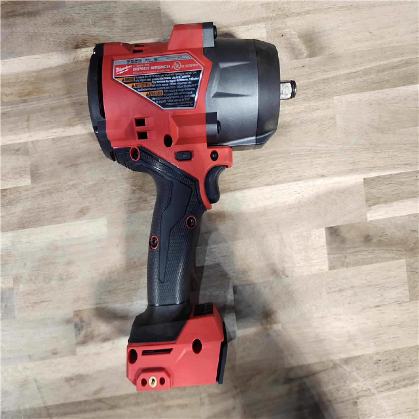 HOUSTON LOCATION - AS-IS Milwaukee M18 FUEL 1/2 in. Cordless Brushless High Torque Impact Wrench Kit (Battery & Charger)