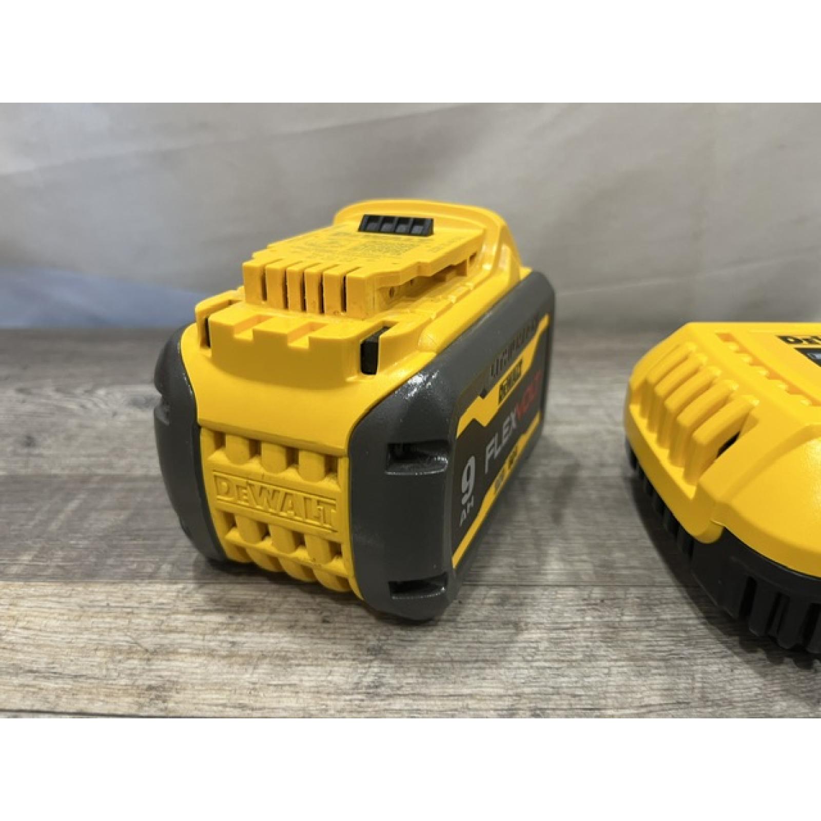 AS-IS DEWALT 20V/60V MAX FLEXVOLT Lithium-Ion 9.0Ah Battery and Charger Starter Kit
