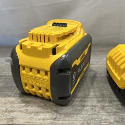 AS-IS DEWALT 20V/60V MAX FLEXVOLT Lithium-Ion 9.0Ah Battery and Charger Starter Kit