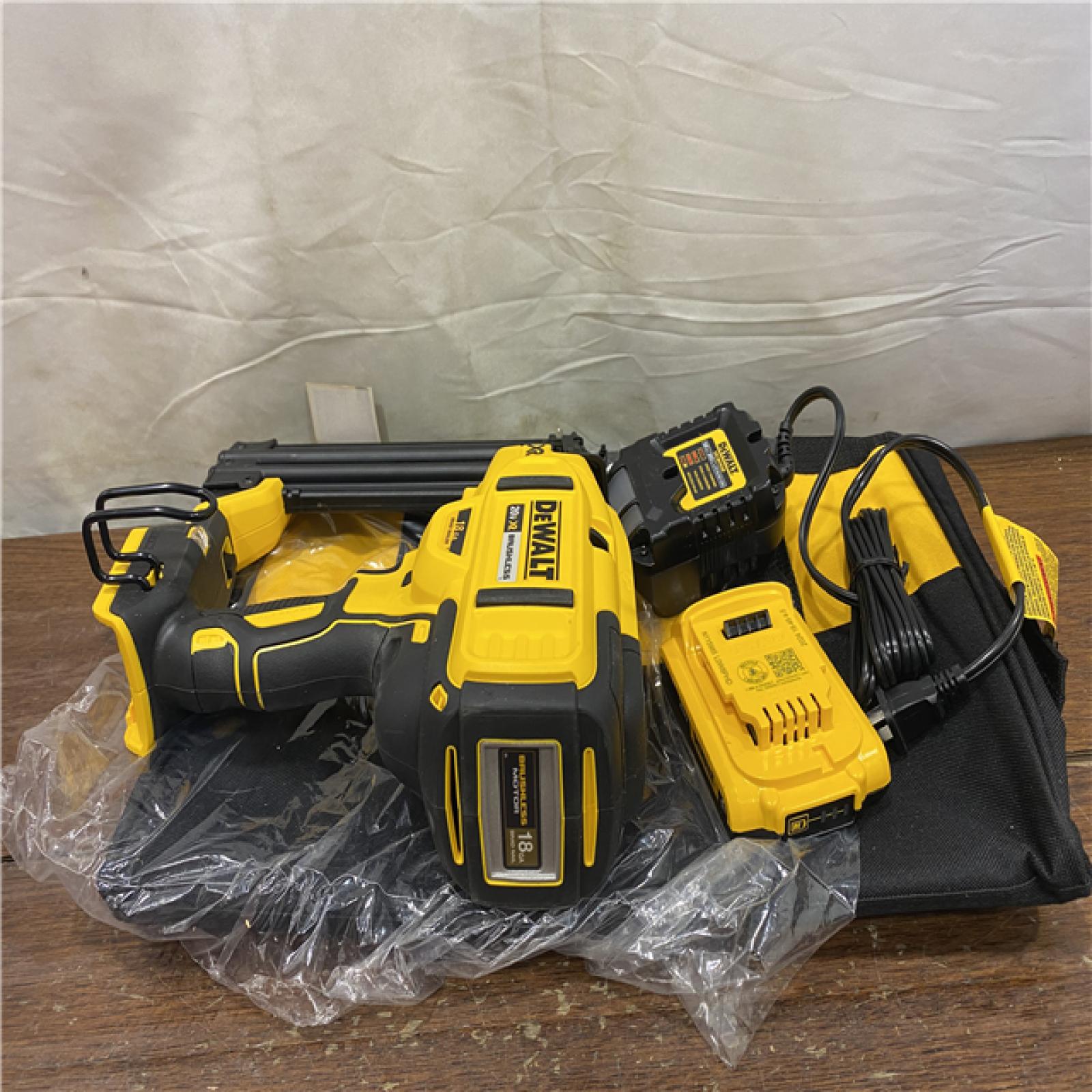 AS-IS DEWALT 20V MAX XR 18 Gauge Brad Nailer Kit