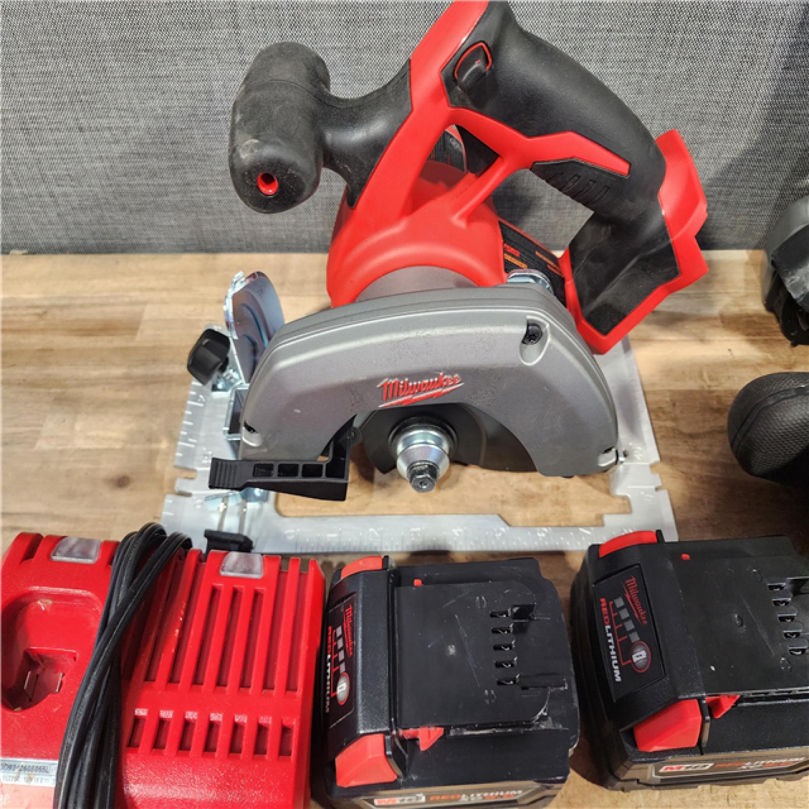 HOUSTON LOCATION - AS - IS Milwaukee 3 Tool Combo Kit W/ (2) Battery & Charger