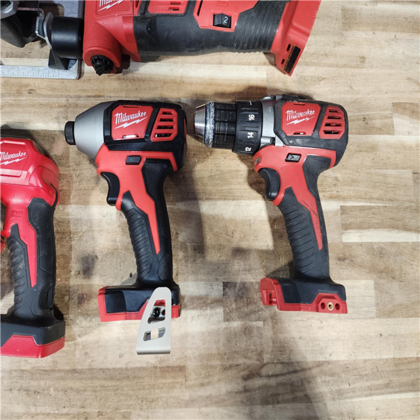 HOUSTON LOCATION - AS-IS MILWAUKEE 7 TOOL COMBO KIT W/ (2) BATTERY & CHARGER