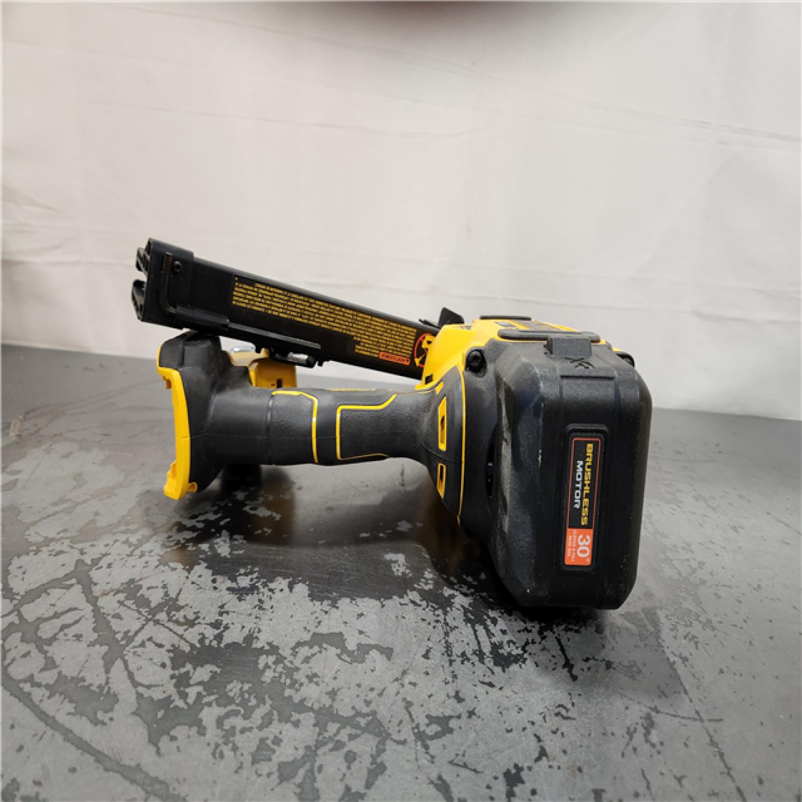 AS-IS- DeWalt 20V MAX Cordless 30 Deg Framing Nailer Kit (Battery & Charger) 20 V