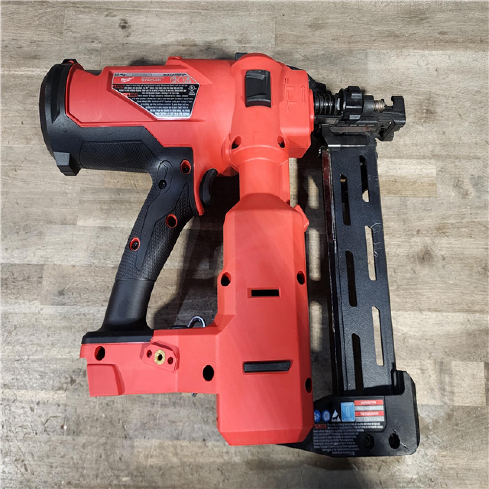 HOUSTON LOCATION - AS-IS Milwaukee M18 FUEL Brushless Cordless 9-Gauge 2 Utility Fencing Stapler (Tool Only)