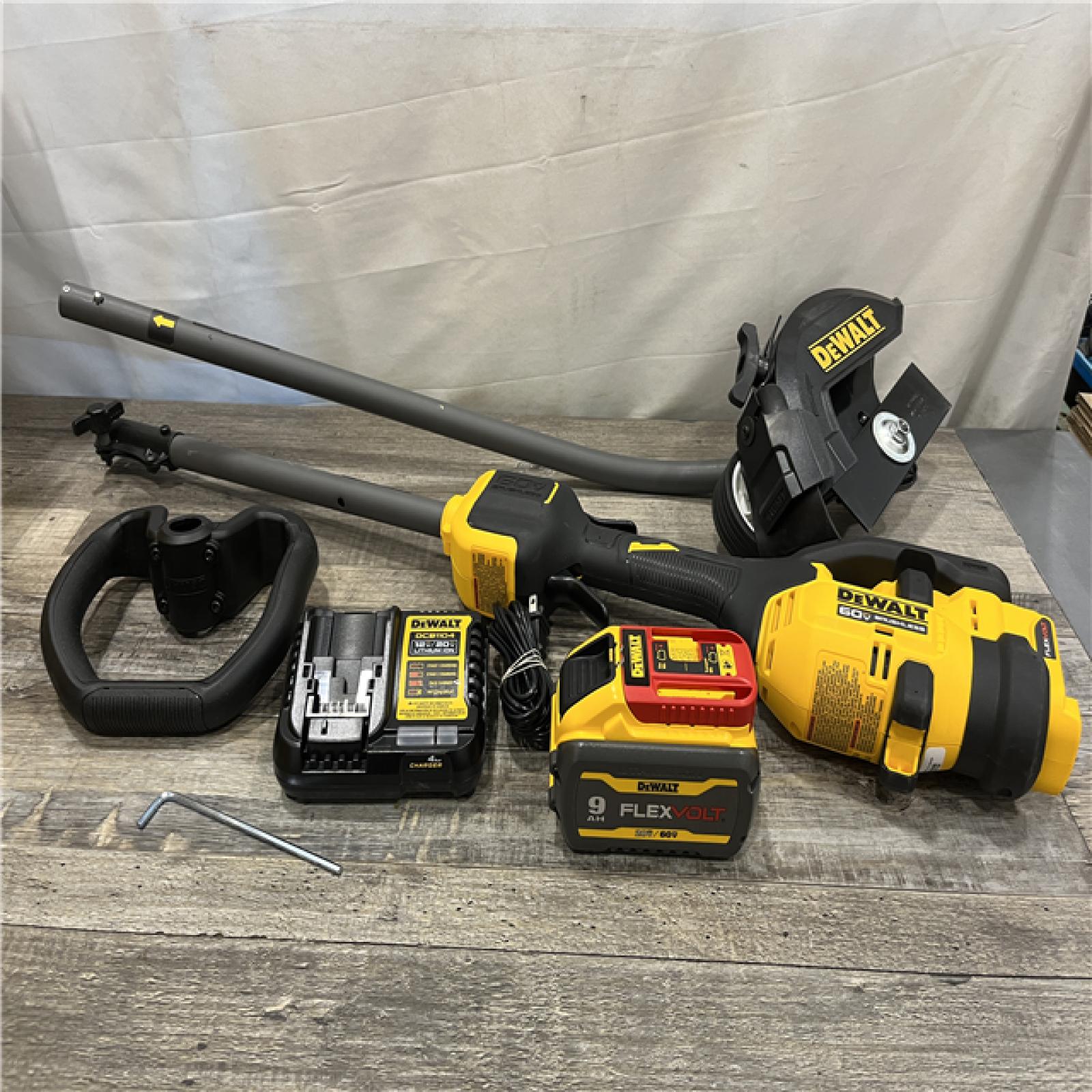 AS-IS DEWALT FLEXVOLT 60V MAX 7.5 in. Cordless Battery Powered Attachment Capable Edger Kit