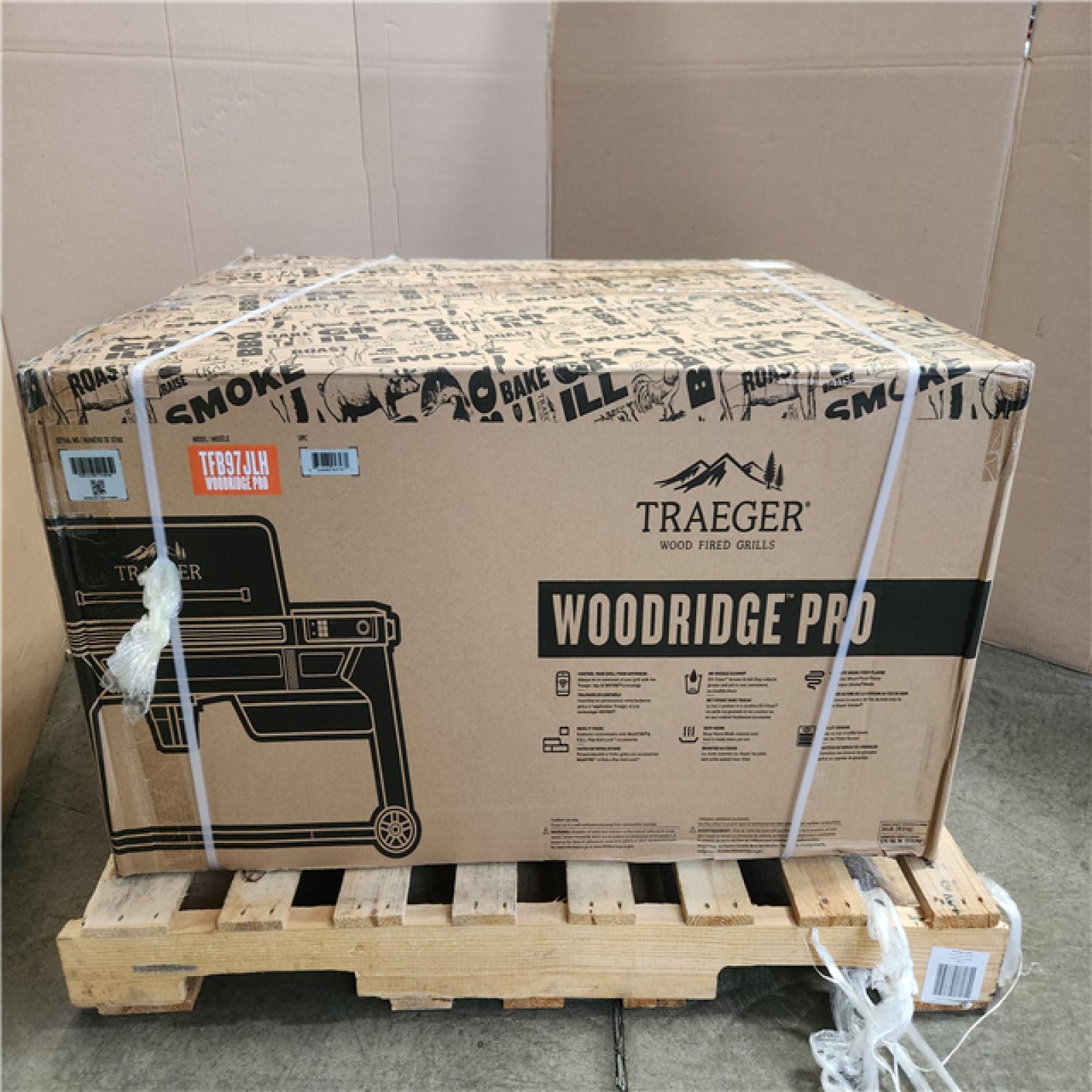 Phoenix NEW Traeger Woodridge Pro Wi-Fi Pellet Grill and Smoker in Black