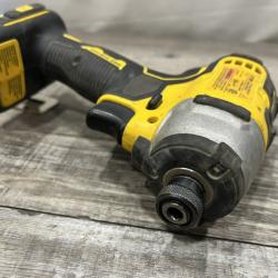 AS-SI DEWALT Atomic 20V Max Lithium-Ion Brushless Cordless Compact 1/4 in. Impact Driver Kit