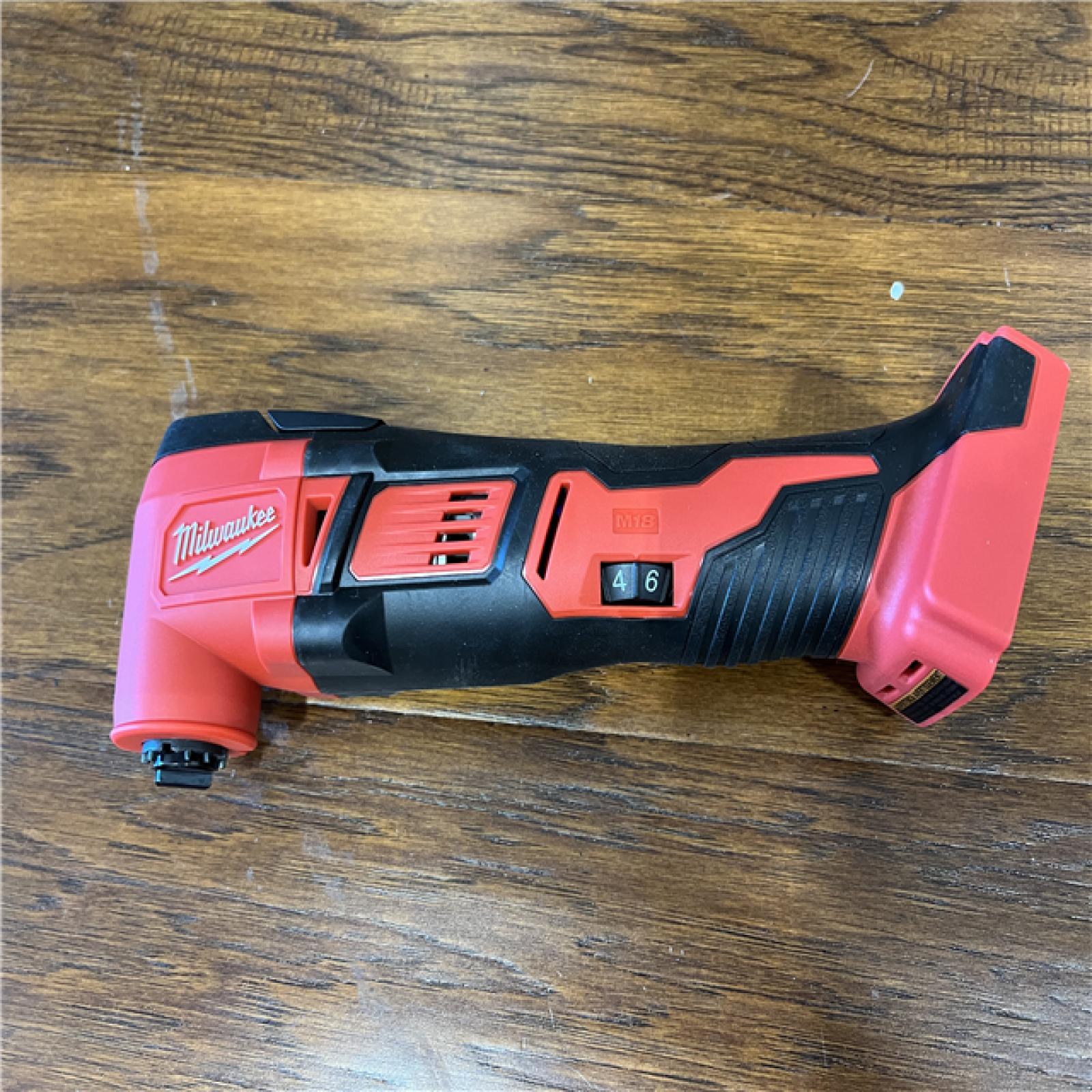 AS-IS Milwaukee 2626-21 M18 18-Volt Lithium-Ion Cordless Oscillating Multi-Tool Kit