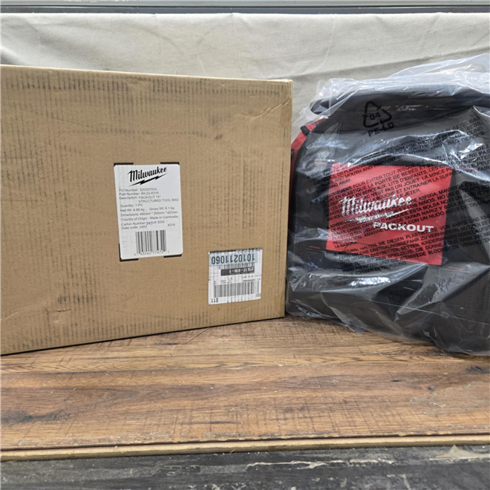 LIKE NEW-Milwaukee PACKOUT 15 in. Structured Tear Resistant Layered Material Tool Bag W/Storable Padded Shoulder Strap - 48-22-8316