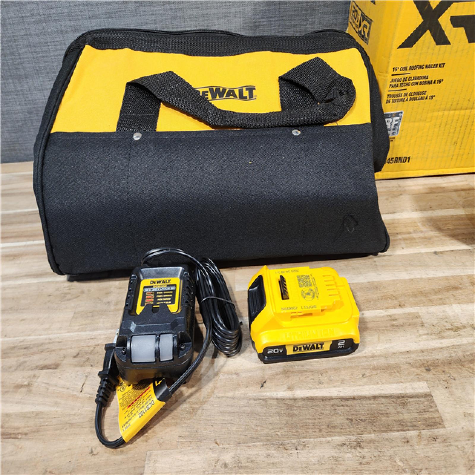 HOUSTON LOCATION - AS-IS (APPEARS LIKE NEW) DEWALT 20V MAX Lithium-Ion 15-Degree Electric Cordless Roofing Nailer Kit