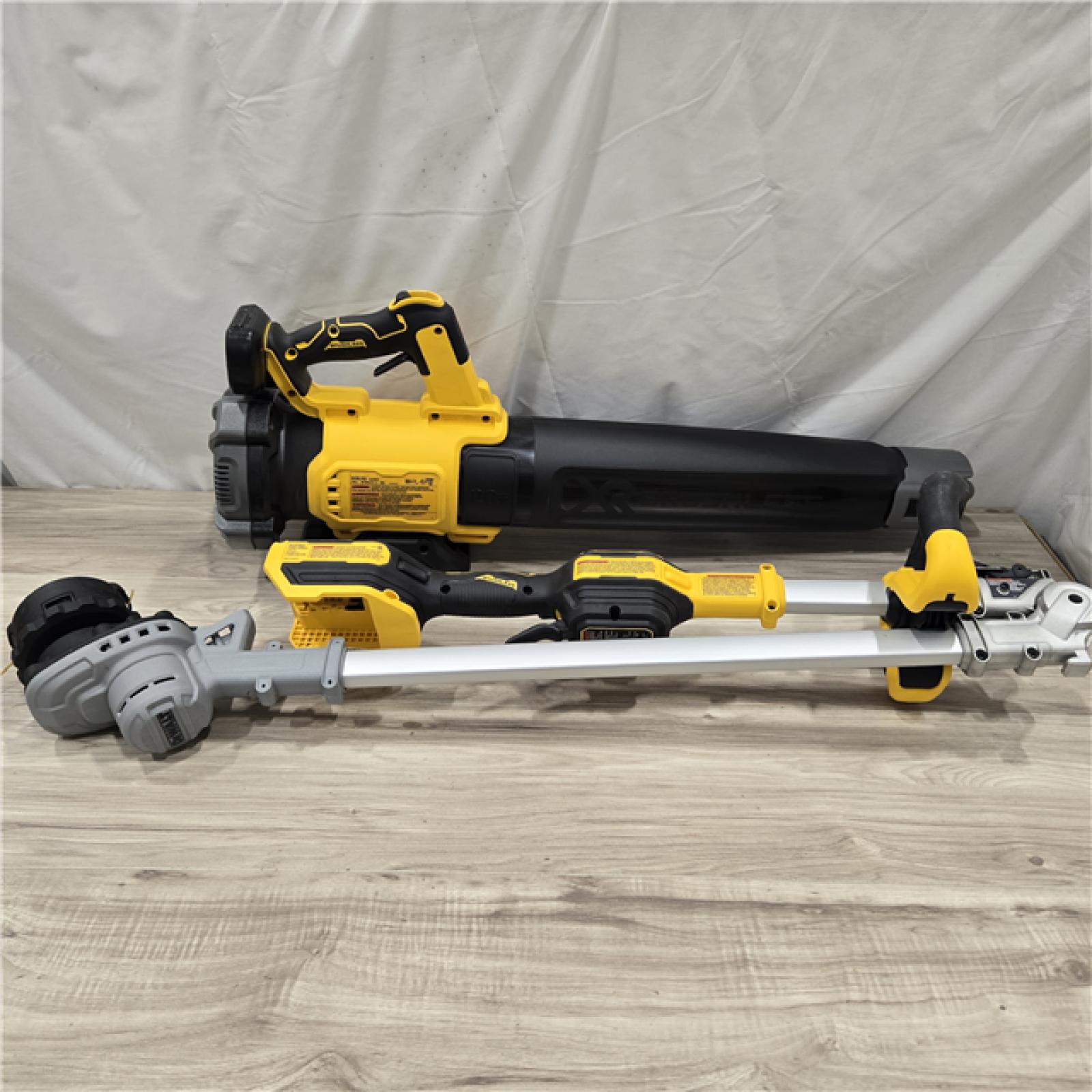 AS-IS DEWALT 20V MAX Cordless String Trimmer & Blower Combo Kit