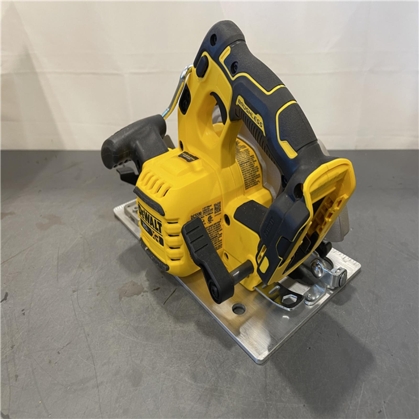 AS-IS - DEWALT 20-Volt MAX 7-1/4 in. Cordless Circular Saw
