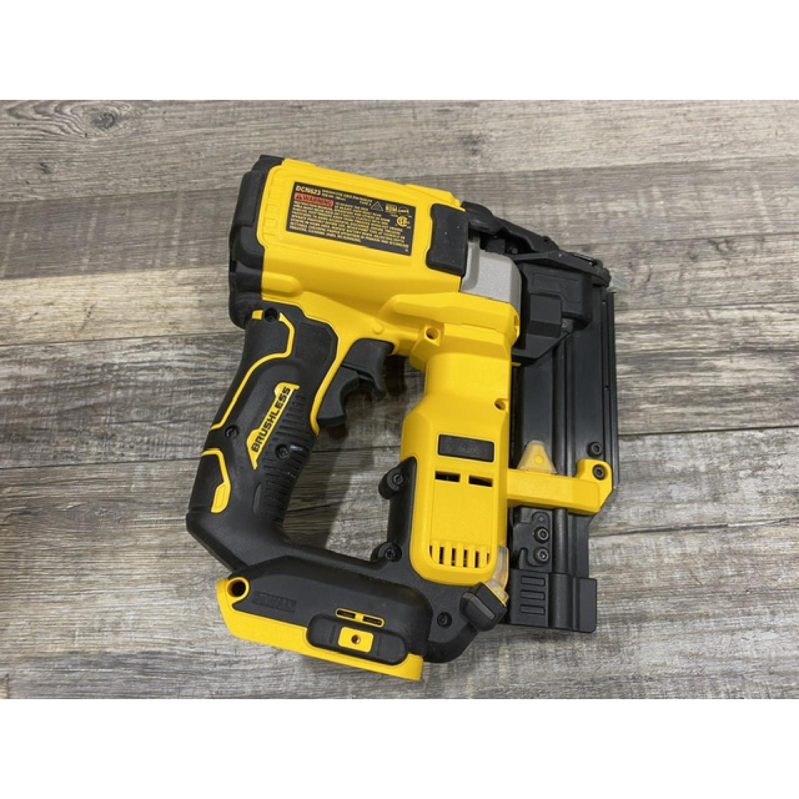 AS-IS DEWALT ATOMIC 20V MAX Lithium Ion Cordless 23 Gauge Pin Nailer Kit