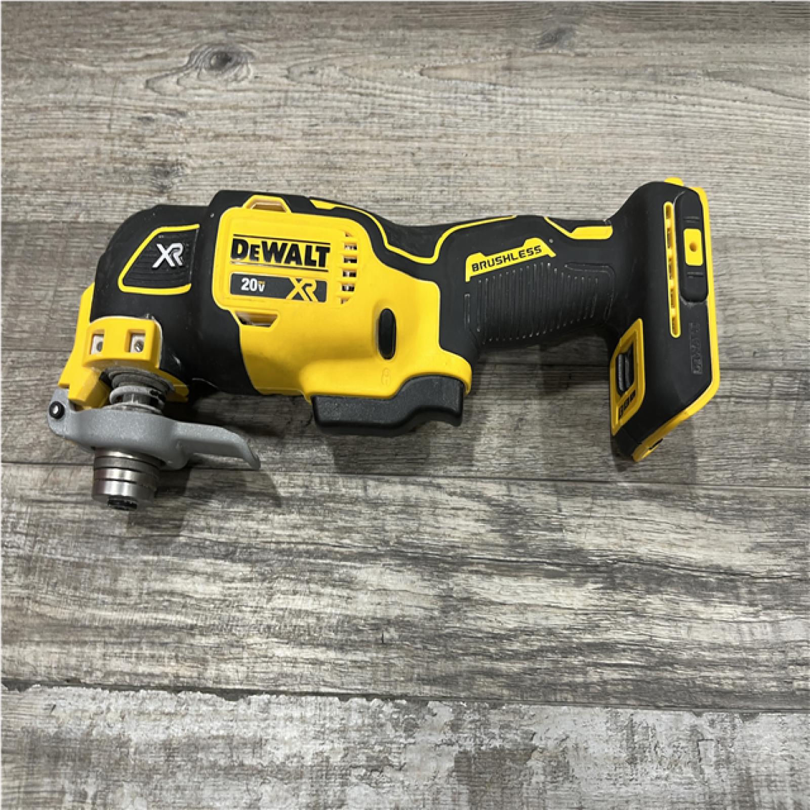 AS-IS DEWALT 20V MAX XR Cordless Brushless 3-Speed Oscillating Multi Tool Kit