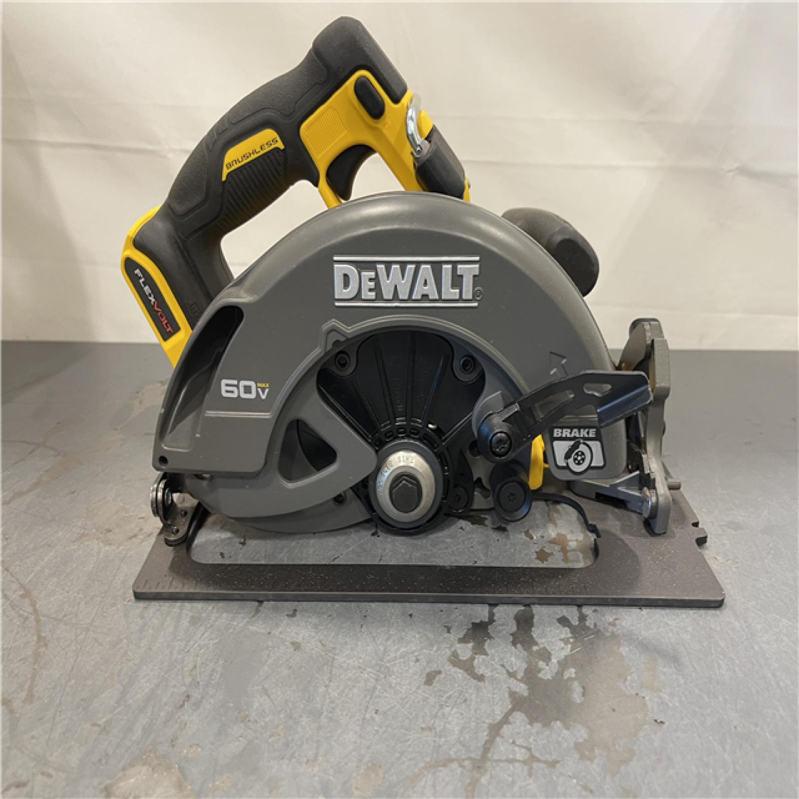 AS-IS - DeWALT FLEXVOLT 60V MAX Cordless Brushless 7-1/4 in. Circular Saw with Brake