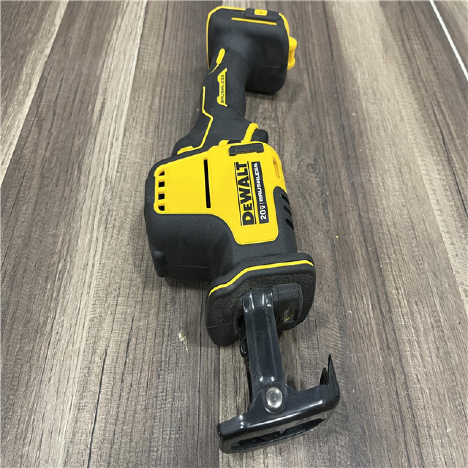 GOOD Dewalt DCS369B ATOMIC 20V MAX Cordless One-Handed Reciprocating Saw (Tool Only)