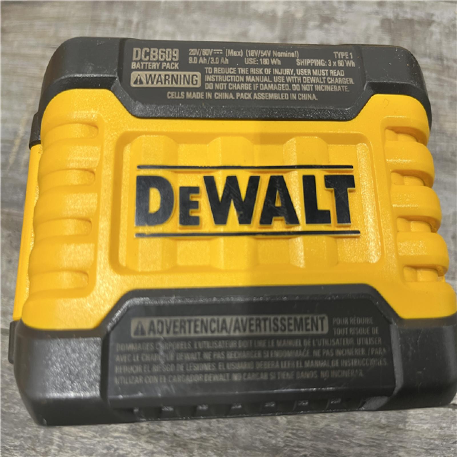 AS-IS DEWALT 20V/60V MAX FLEXVOLT Lithium-Ion 9.0Ah Battery and Charger Starter Kit