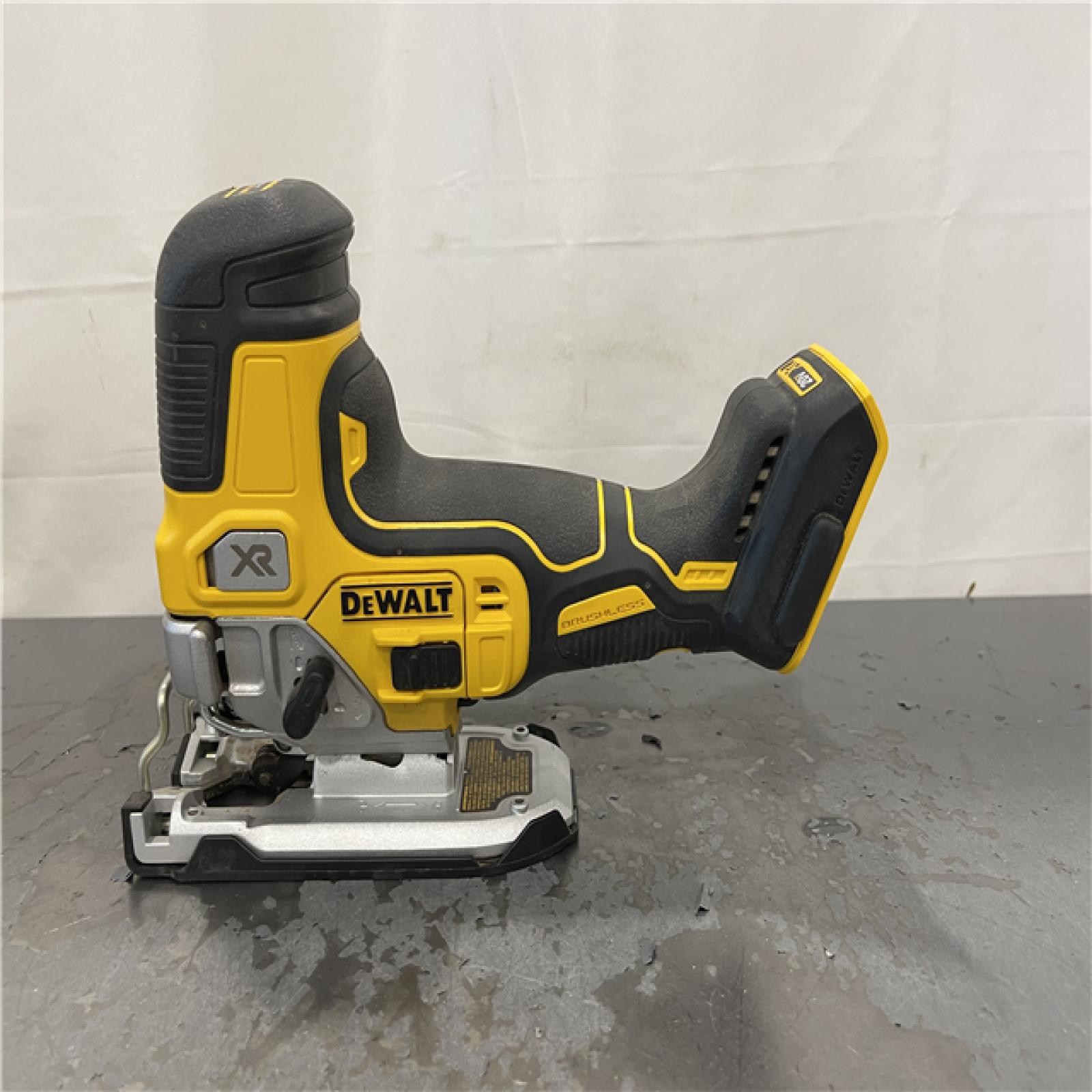 AS-IS- DEWALT 20V MAX XR Cordless Barrel Grip Jigsaw (Tool Only)