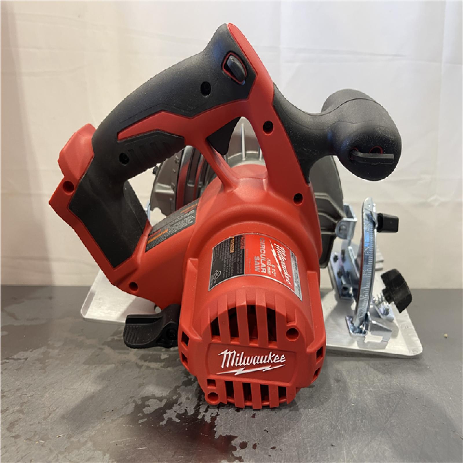 AS-IS - Milwaukee M18 18V Lithium-Ion Cordless 6-1/2 in. Circular Saw