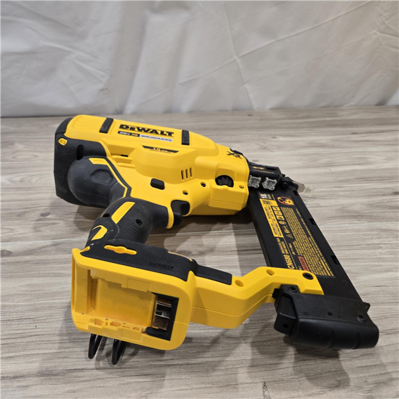 AS-IS DeWalt 20V MAX XR Electric Cordless 18-Gauge Brad Nailer (Tool Only)