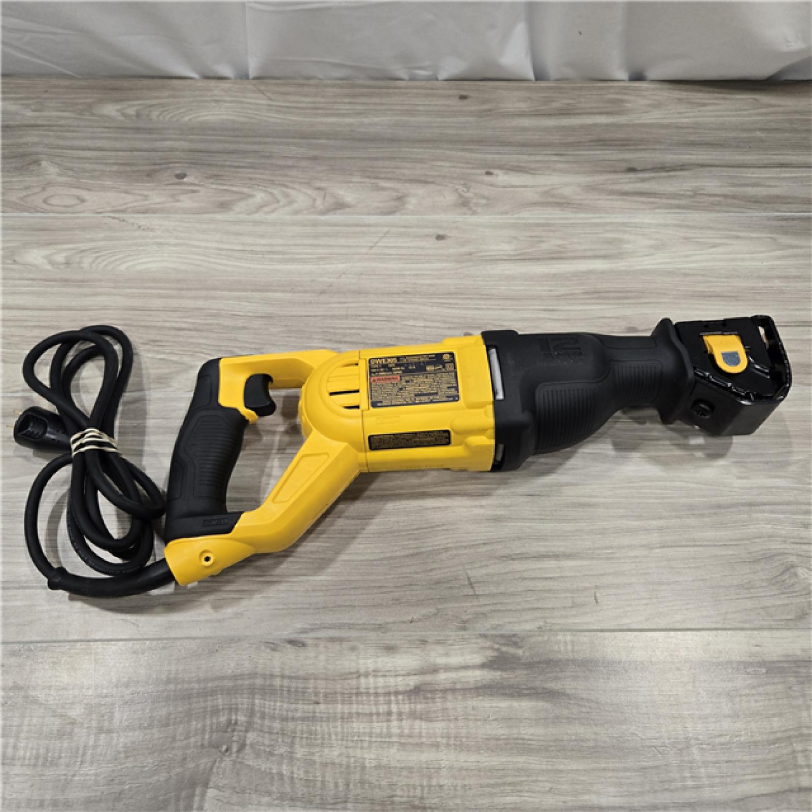 GOOD! - DEWALT DWE305 12 Amp Corded Reciprocating Saw