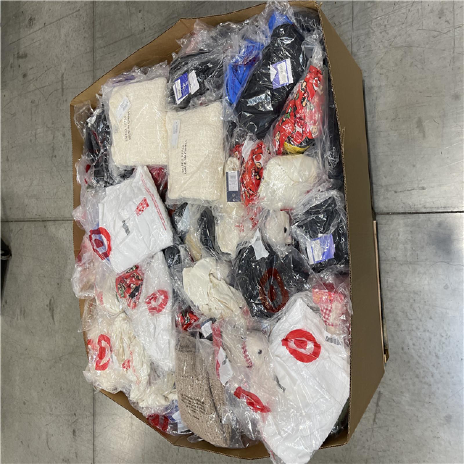DALLAS LOCATION- NEW! BULLSEYE MIXED APPAREL PALLET- (300 UNITS)
