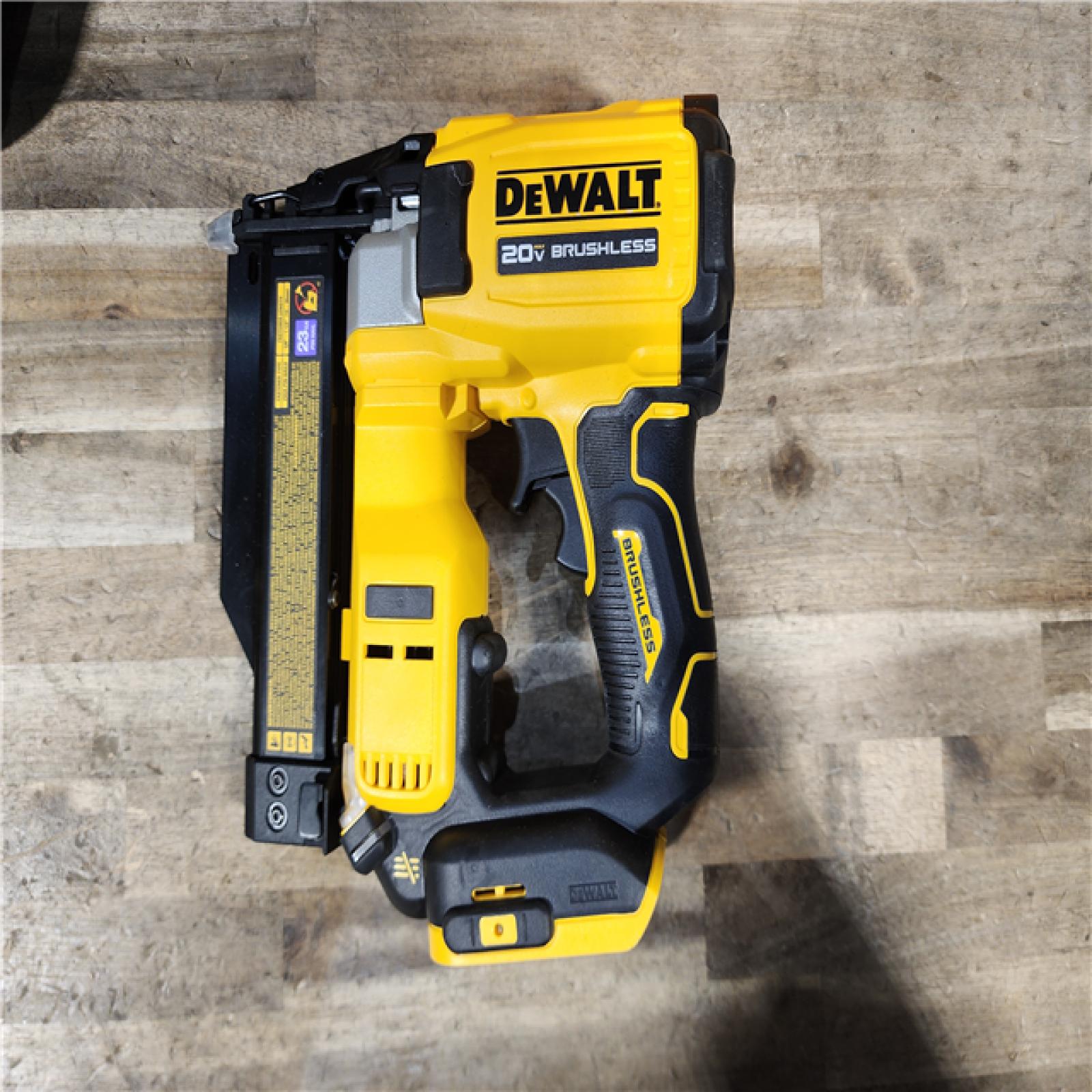 HOUSTON LOCATION - AS-IS DEWALT ATOMIC 20V MAX Lithium Ion Cordless 23 Gauge Pin Nailer Kit