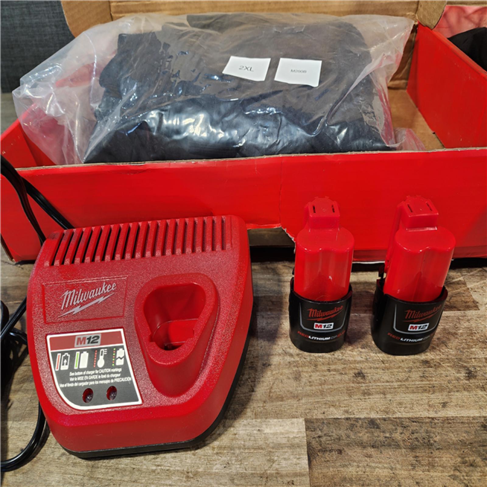 HOUSTON LOCATION - AS-IS MILWAUKEE 2 HEATED CLOTHING COMBO KIT
