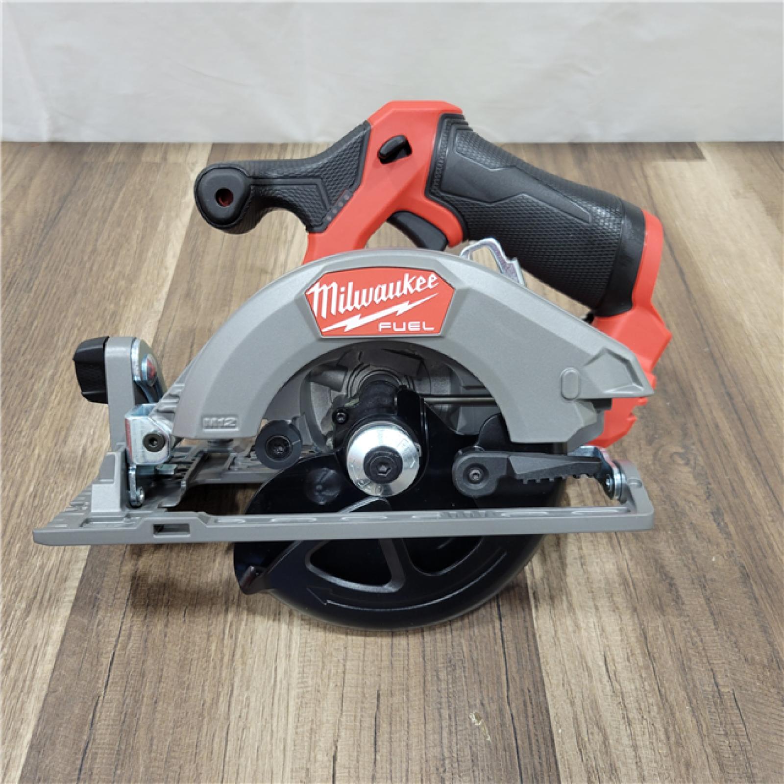 AS-IS Milwaukee M12 FUEL 12V Lithium-Ion Brushless 5-3/8 in. Cordless Circular Saw (Tool-Only)