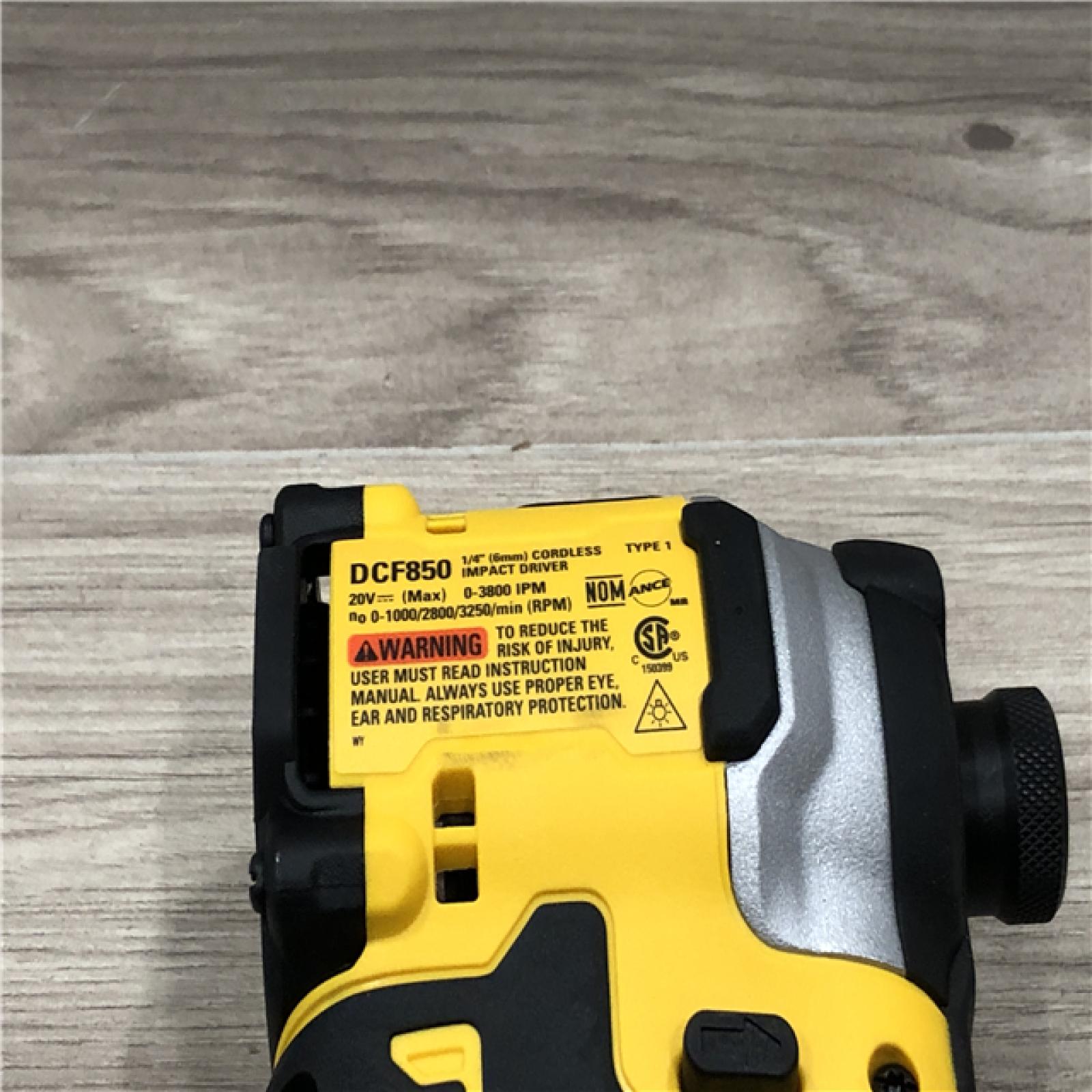 AS-IS DEWALT ATOMIC 20V MAX Lithium-Ion Cordless 1/4 in. Impact Driver Kit