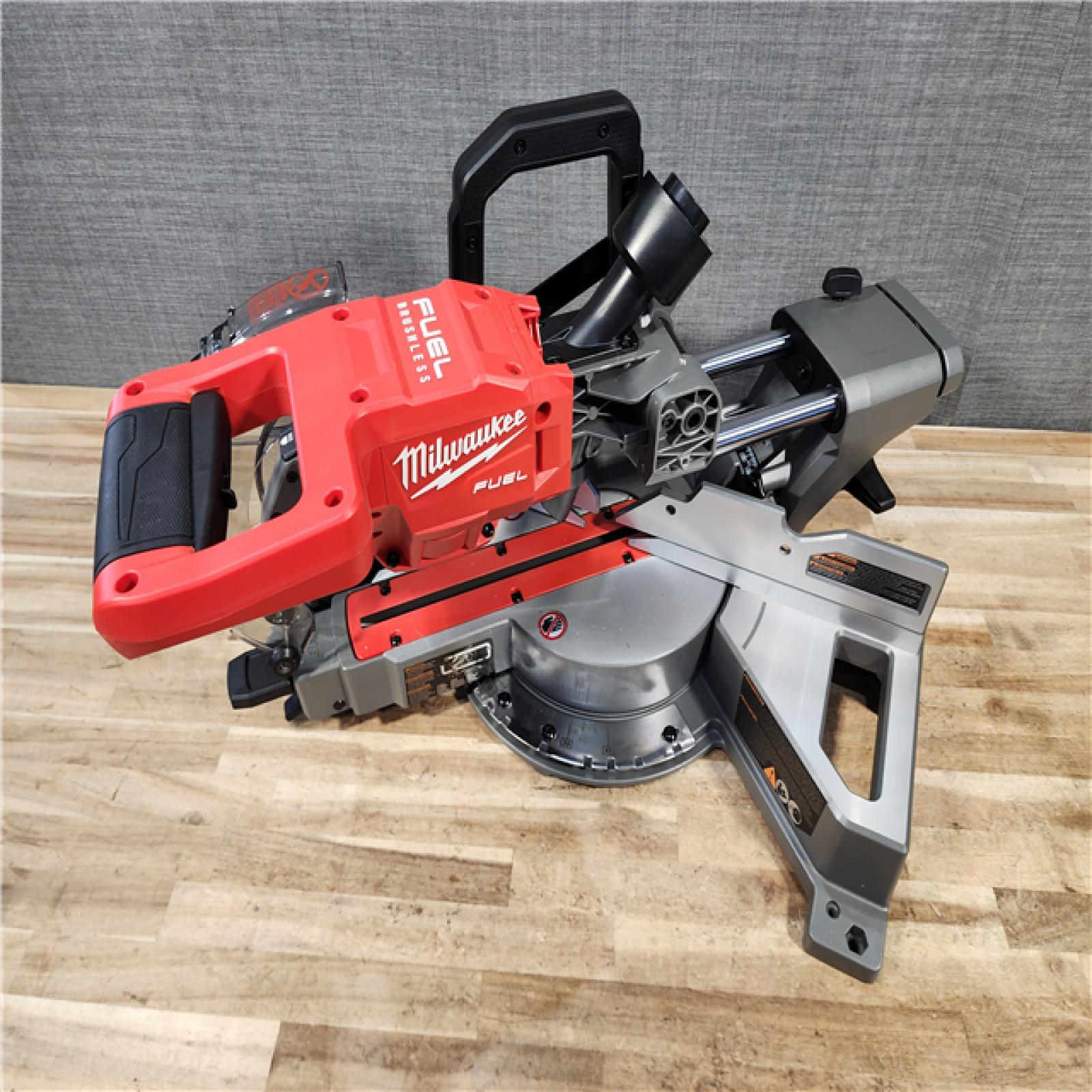 HOUSTON LOCATION - AS - IS Milwaukee 2733-20 M18 Fuel 7-1/4 Dual Bevel Sliding Compound Miter Saw  Tool Only