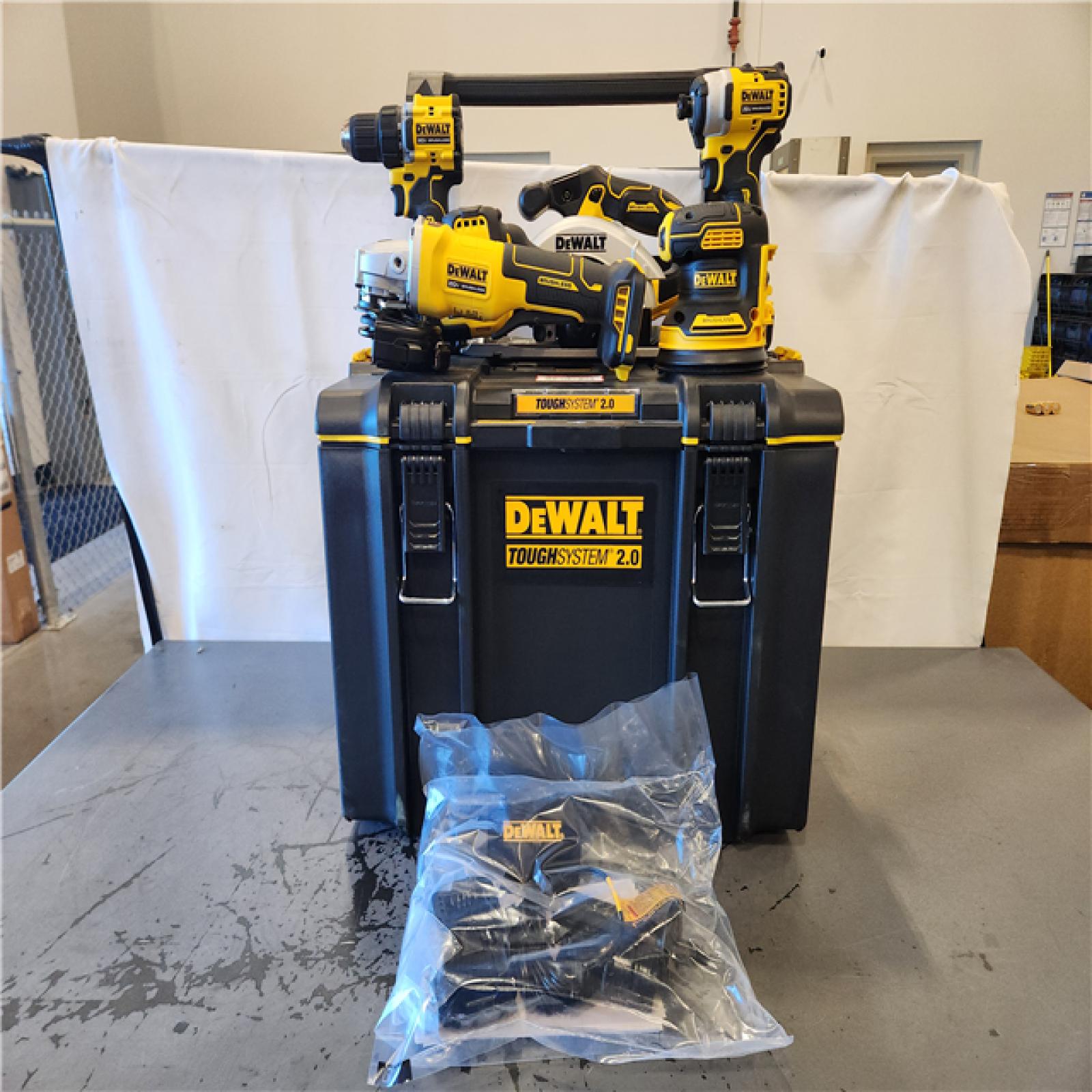 AS-IS- Dewalt 20-Volt MAX ToughSystem Lithium-Ion 6-Tool Cordless Combo Kit