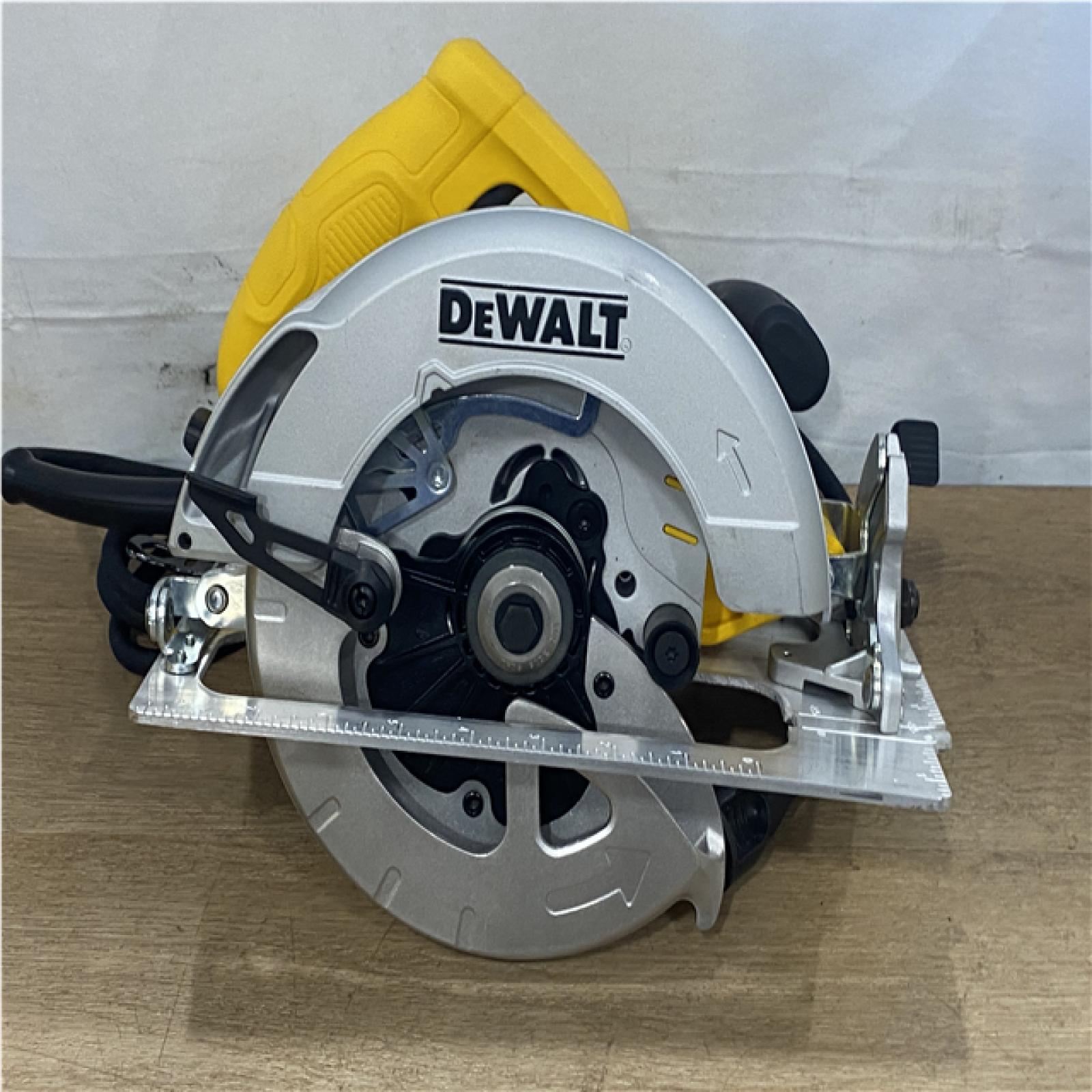 AS-IS DEWALT 15 Amp Corded 7-1/4 in. Lightweight Circular Saw
