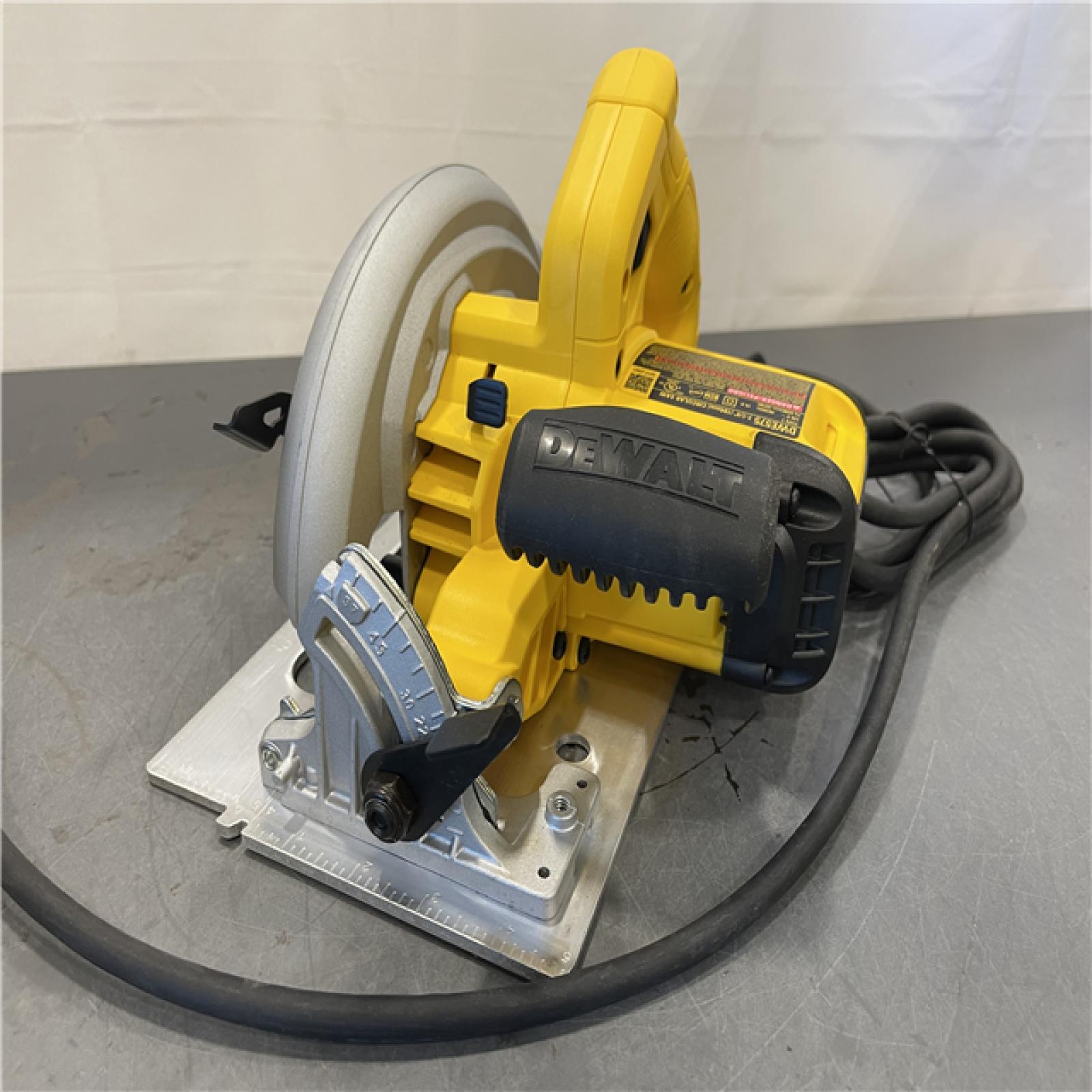 AS-IS - DeWalt 15 Amps 7-1/4 in. Corded Brushed Circular Saw