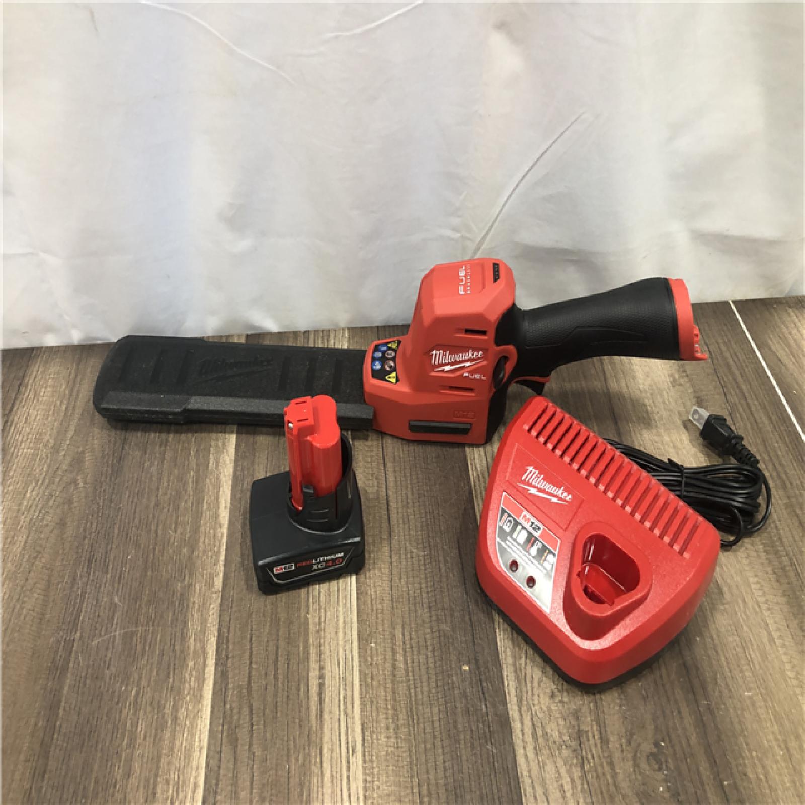 AS-IS Milwaukee  FUEL 8 in. 12V Lithium-Ion Brushless Cordless Hedge Trimmer Kit