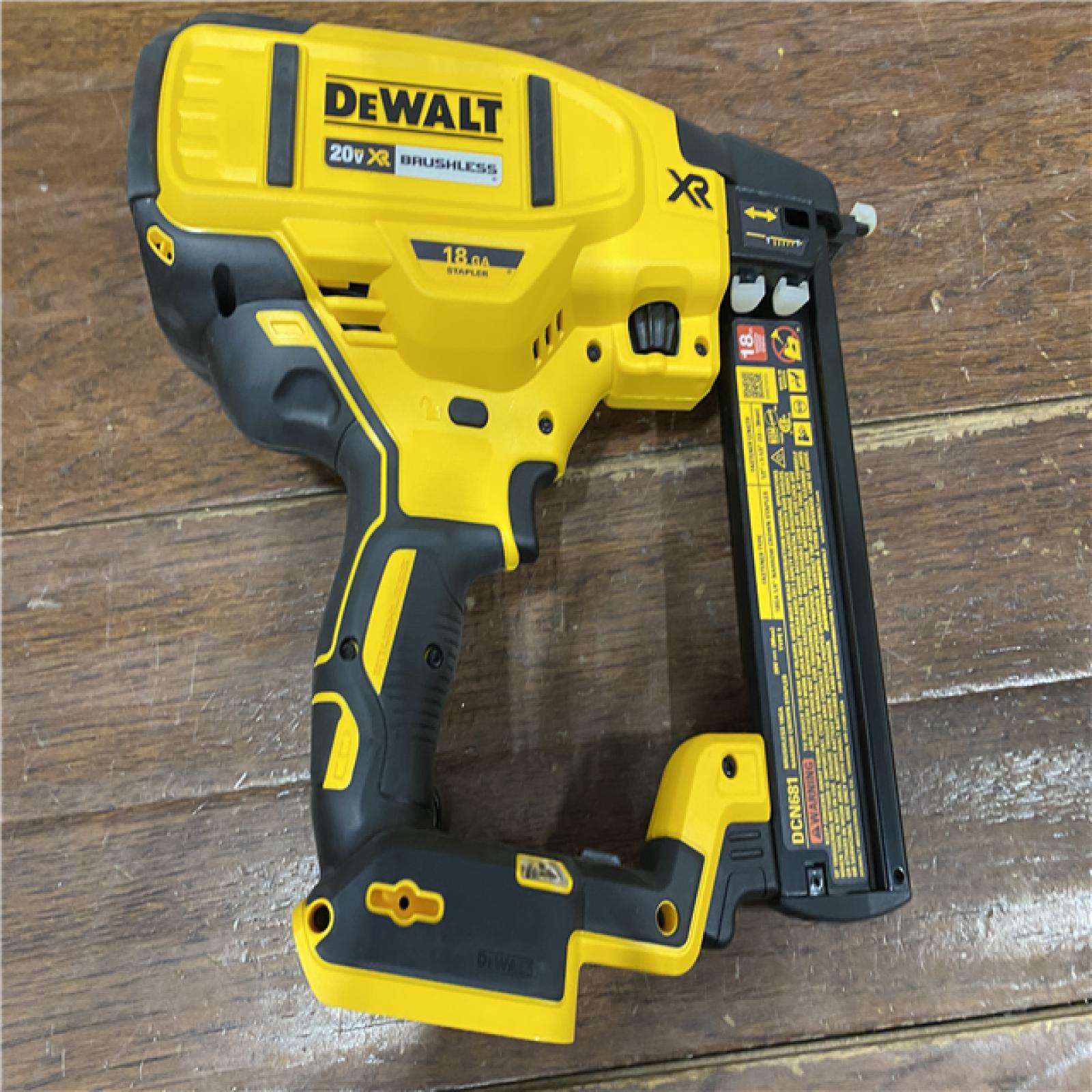 AS-IS DEWALT 20V-MAX XR 18GA BRAD NAILER KIT