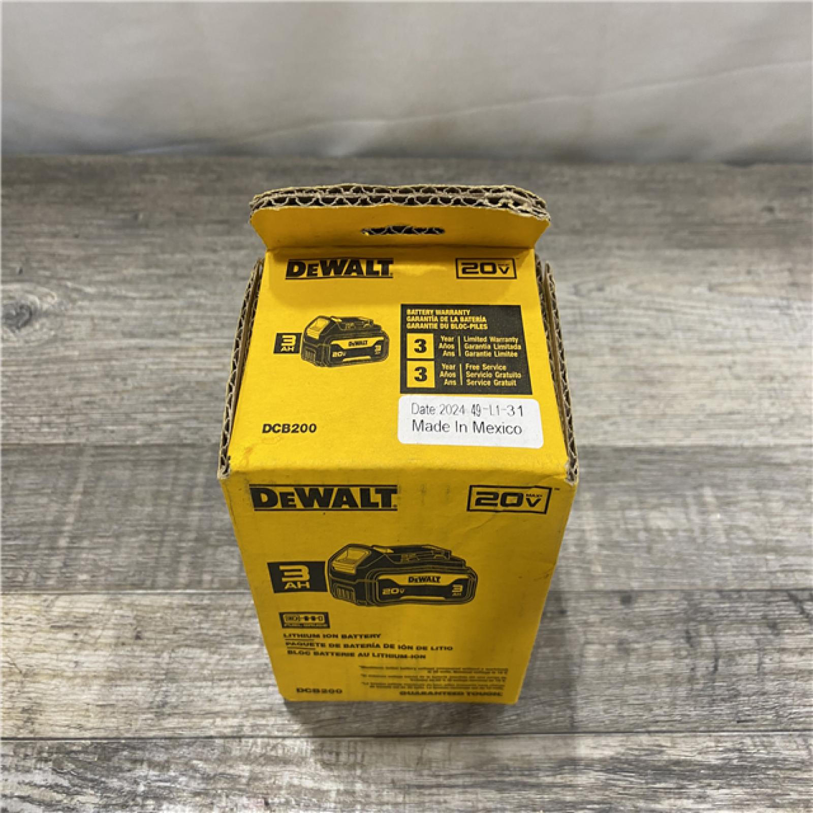 NEW - DEWALT 20V MAX Premium Lithium-Ion 3.0Ah Battery Pack