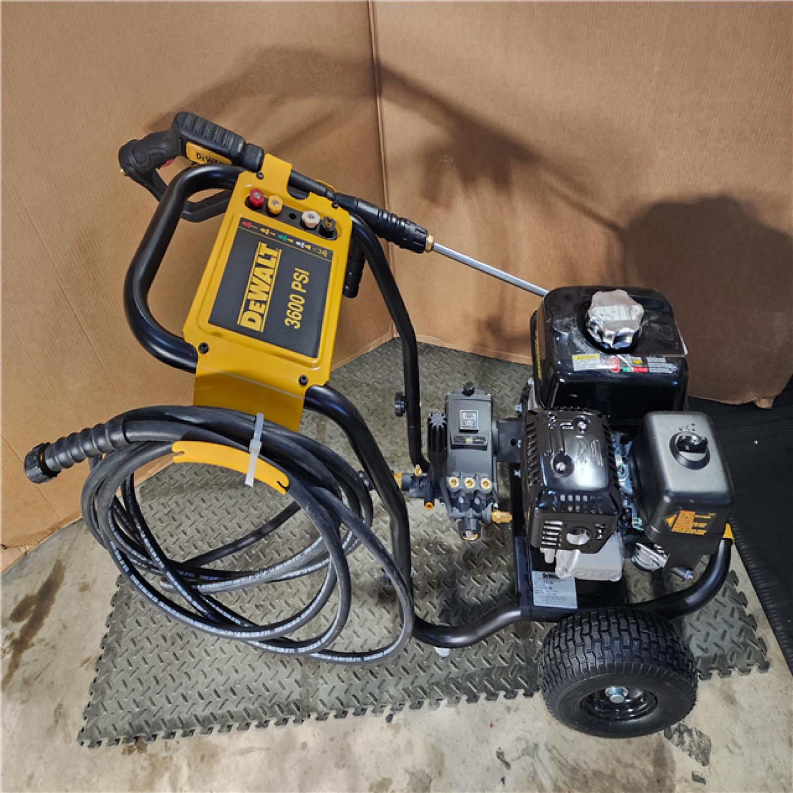 HOUSTON LOCATION - AS-IS DEWALT 3600 PSI 2.5 GPM Gas Cold Water Professional Pressure Washer with HONDA GX200 Engine